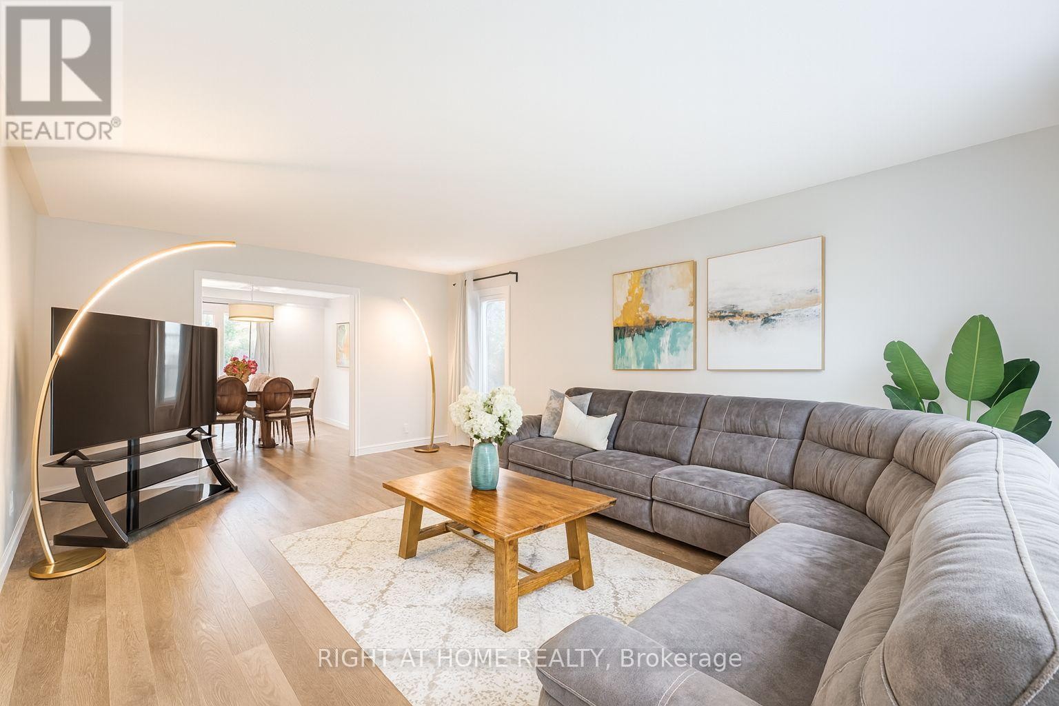 












32 GRANDVIEW CRESCENT

,
Bradford West Gwillimbury (Bradford),




Ontario
L3Z3L1

