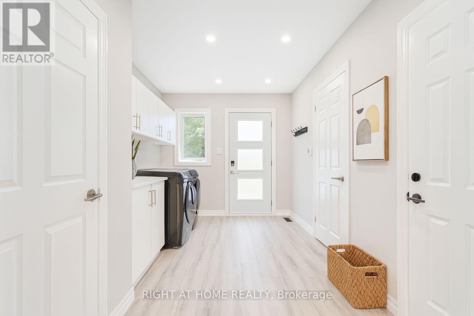 












32 GRANDVIEW CRESCENT

,
Bradford West Gwillimbury (Bradford),




Ontario
L3Z3L1

