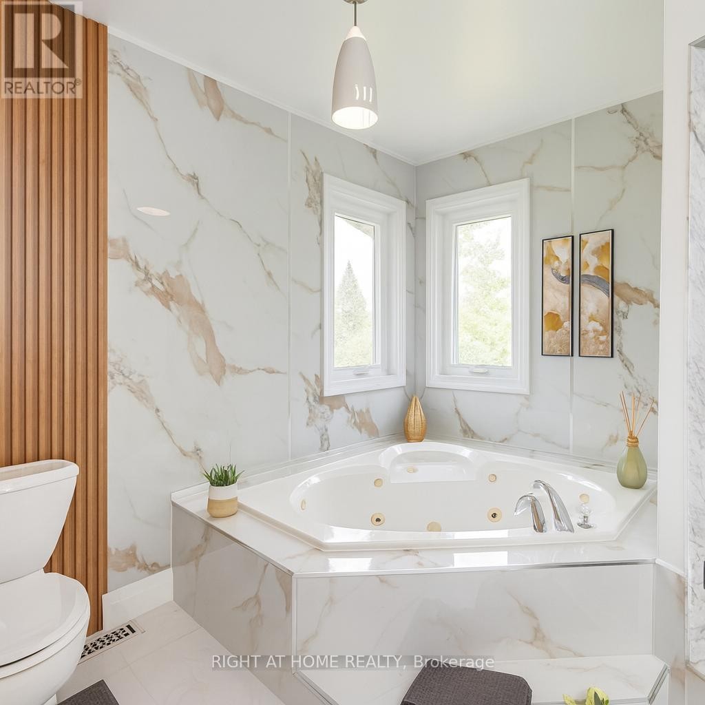 












32 GRANDVIEW CRESCENT

,
Bradford West Gwillimbury (Bradford),




Ontario
L3Z3L1

