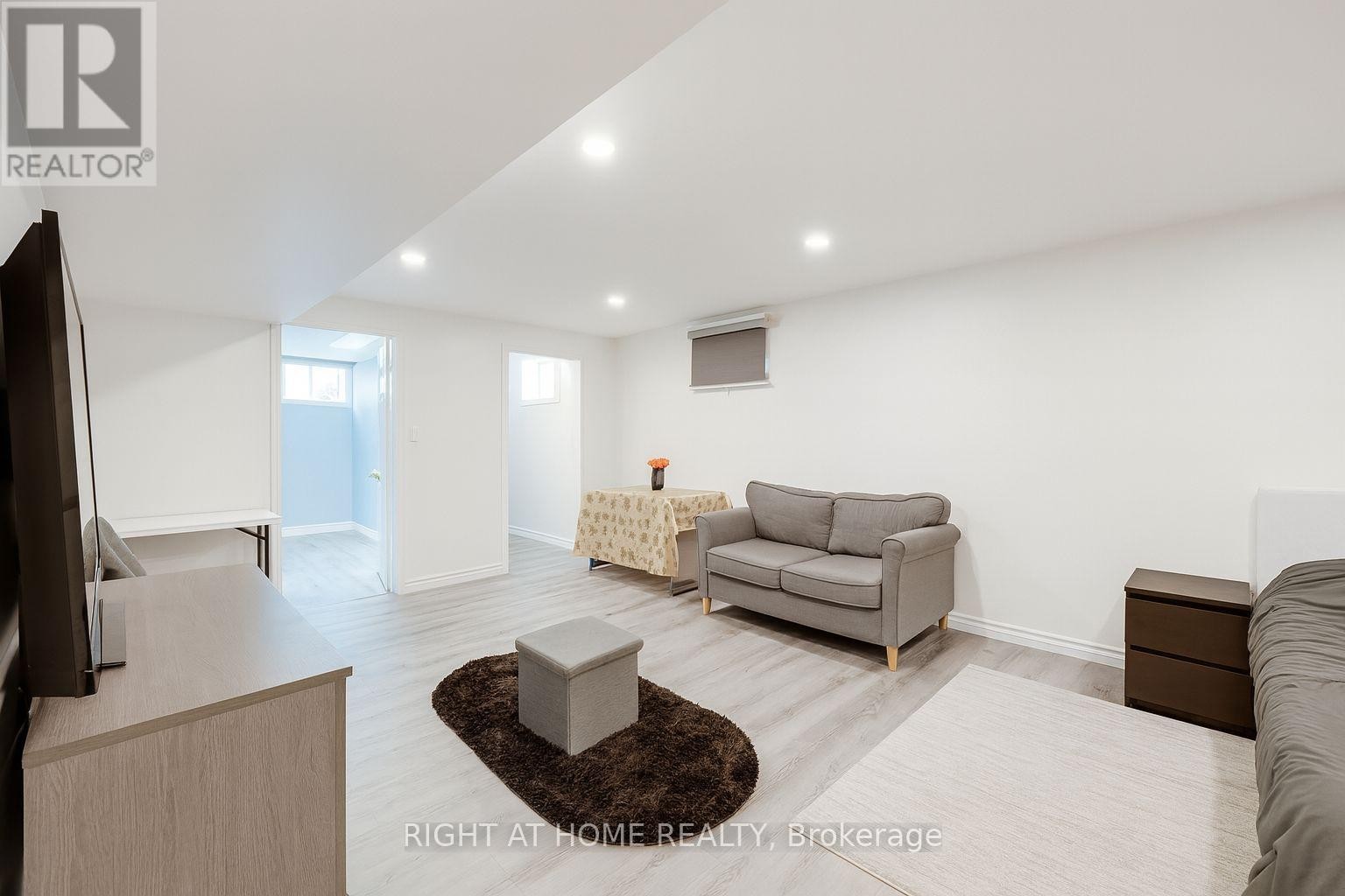 












32 GRANDVIEW CRESCENT

,
Bradford West Gwillimbury (Bradford),




Ontario
L3Z3L1

