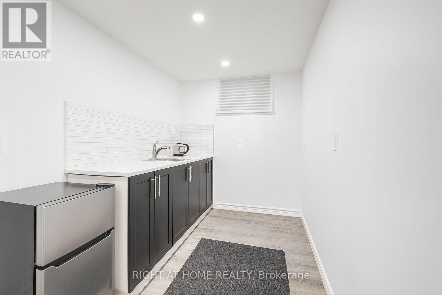 












32 GRANDVIEW CRESCENT

,
Bradford West Gwillimbury (Bradford),




Ontario
L3Z3L1

