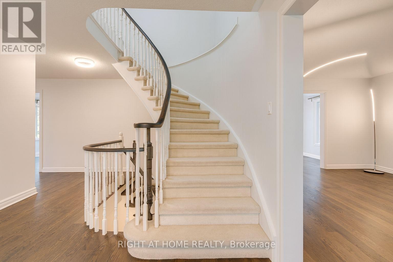 












32 GRANDVIEW CRESCENT

,
Bradford West Gwillimbury (Bradford),




Ontario
L3Z3L1

