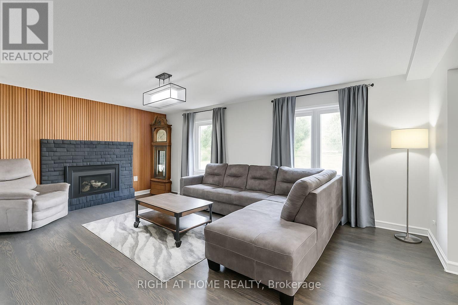 












32 GRANDVIEW CRESCENT

,
Bradford West Gwillimbury (Bradford),




Ontario
L3Z3L1

