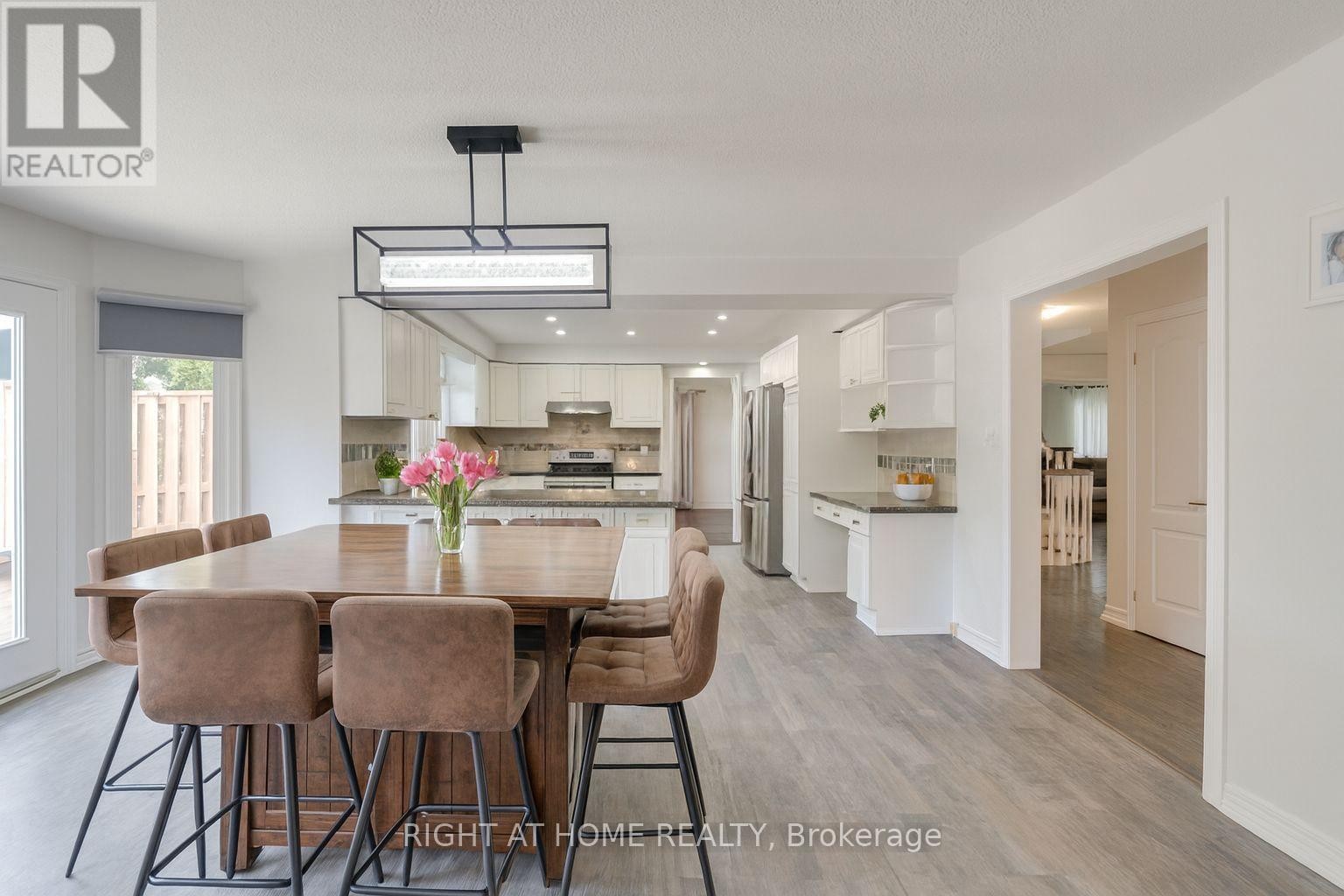 












32 GRANDVIEW CRESCENT

,
Bradford West Gwillimbury (Bradford),




Ontario
L3Z3L1

