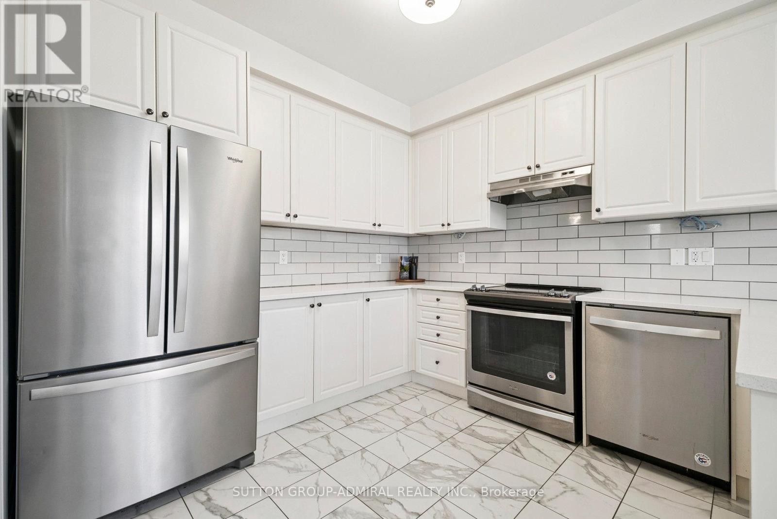 












15 JOHN SMITH STREET

,
East Gwillimbury (Holland Landing),




Ontario
L9N0S7

