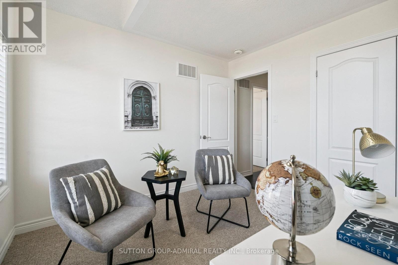 












15 JOHN SMITH STREET

,
East Gwillimbury (Holland Landing),




Ontario
L9N0S7

