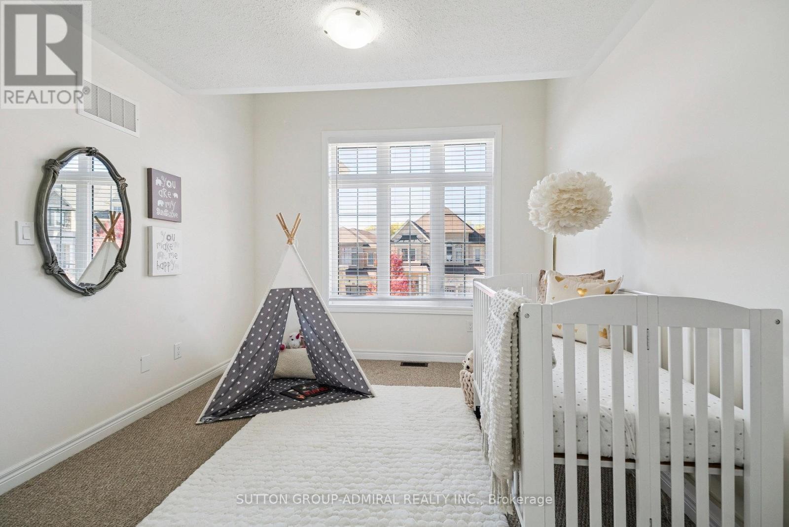 












15 JOHN SMITH STREET

,
East Gwillimbury (Holland Landing),




Ontario
L9N0S7

