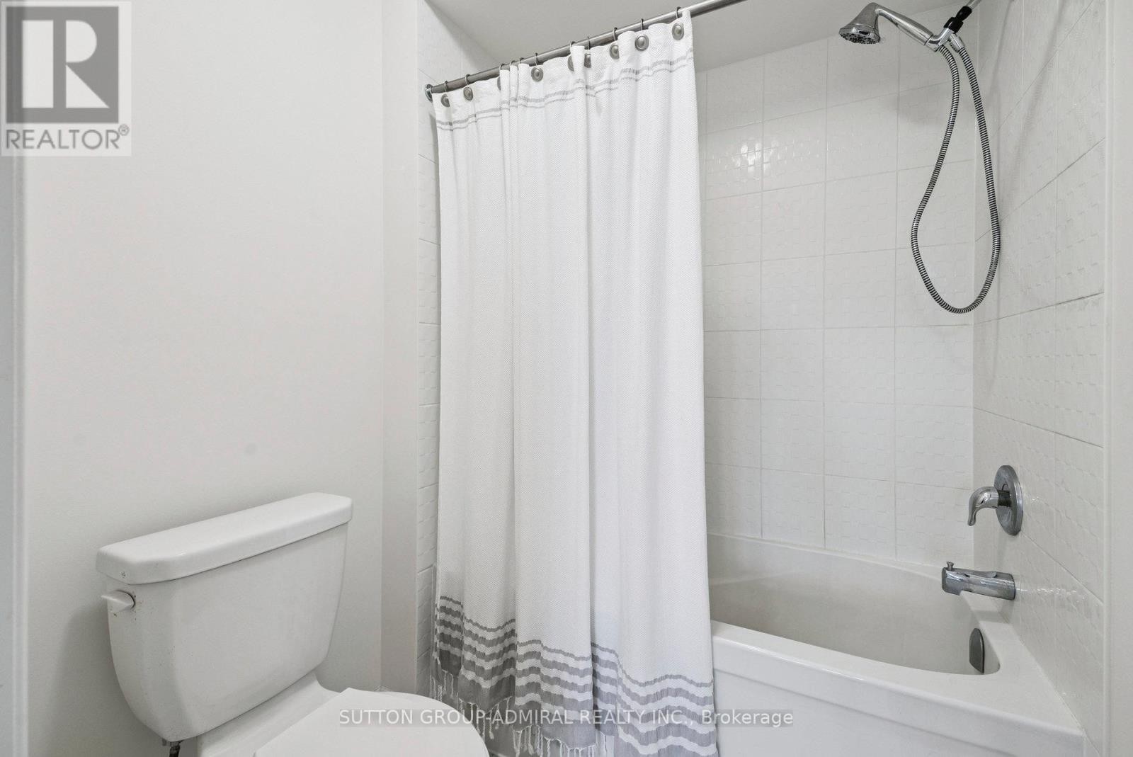 












15 JOHN SMITH STREET

,
East Gwillimbury (Holland Landing),




Ontario
L9N0S7

