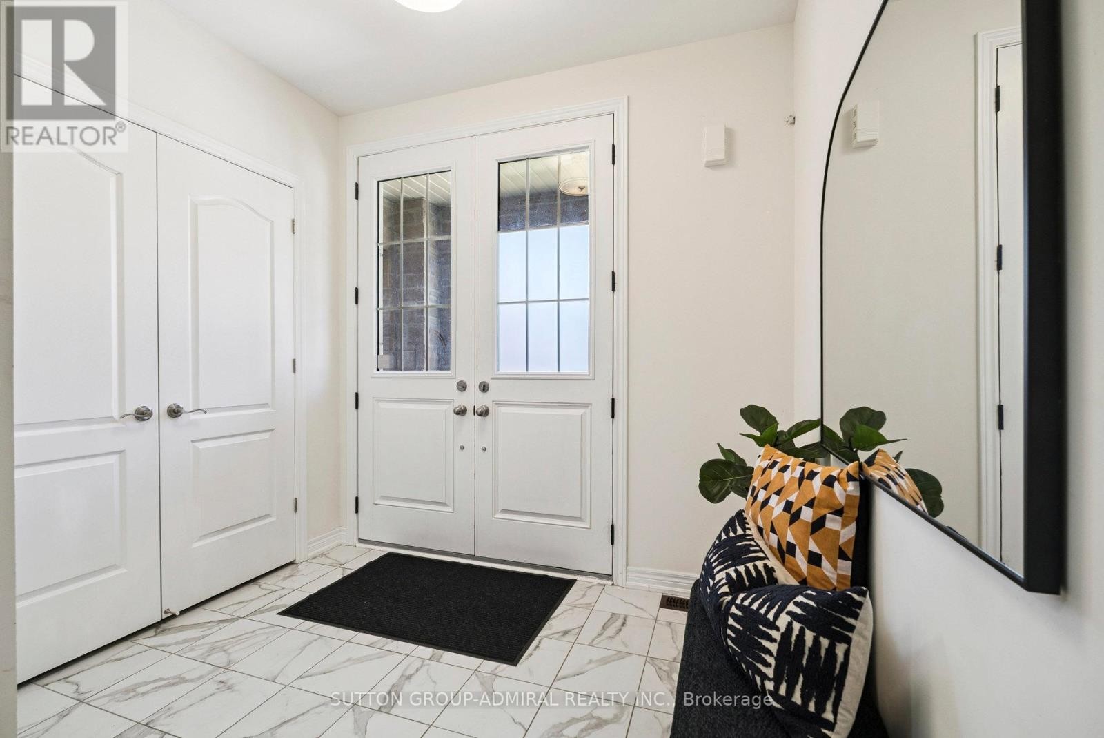 












15 JOHN SMITH STREET

,
East Gwillimbury (Holland Landing),




Ontario
L9N0S7

