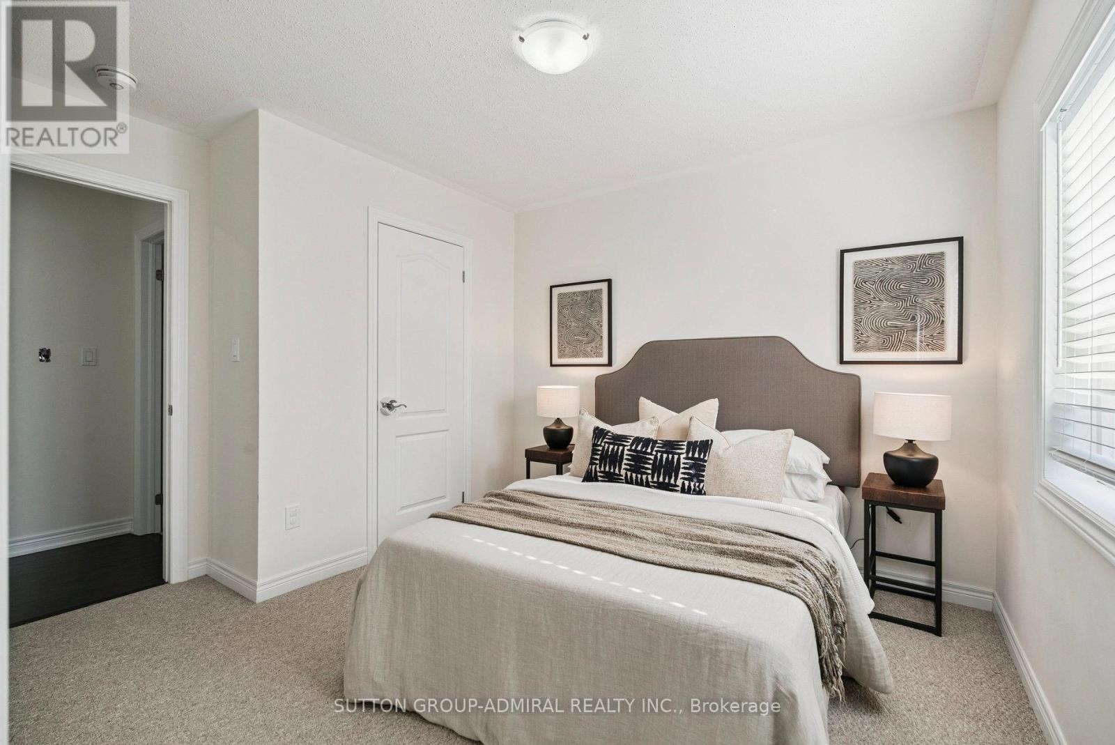 












15 JOHN SMITH STREET

,
East Gwillimbury (Holland Landing),




Ontario
L9N0S7

