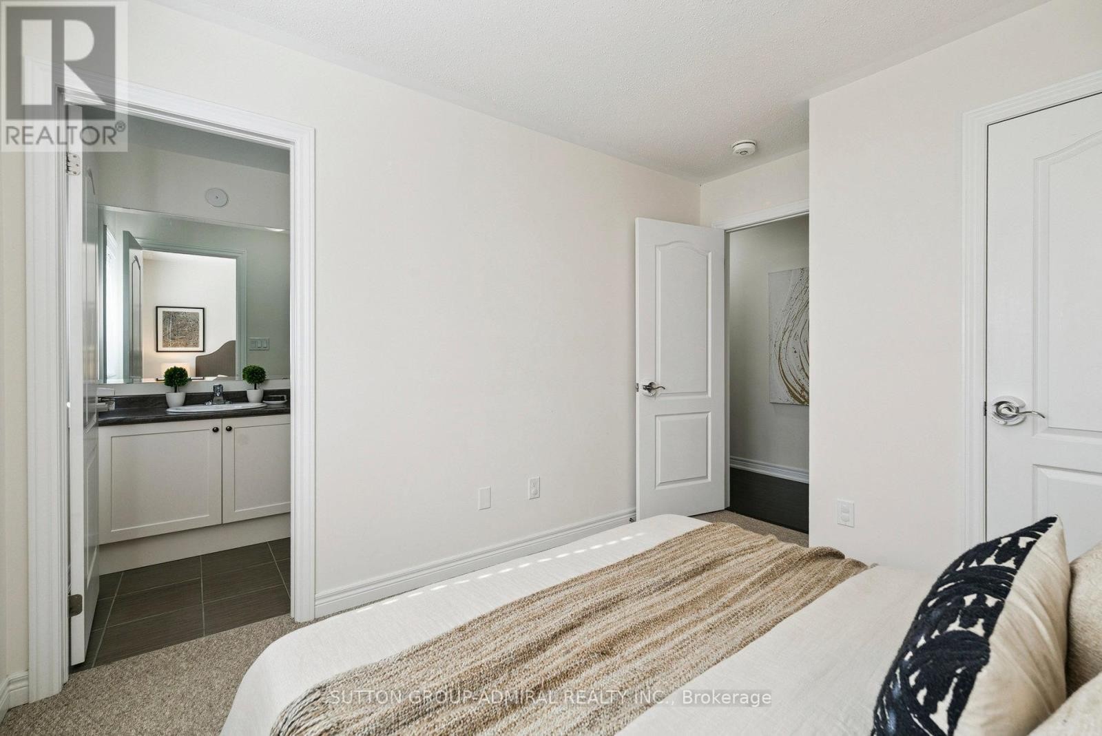 












15 JOHN SMITH STREET

,
East Gwillimbury (Holland Landing),




Ontario
L9N0S7

