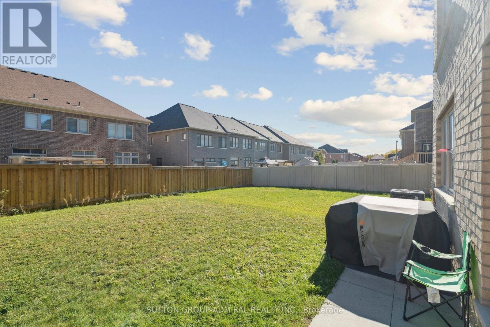 












15 JOHN SMITH STREET

,
East Gwillimbury (Holland Landing),




Ontario
L9N0S7

