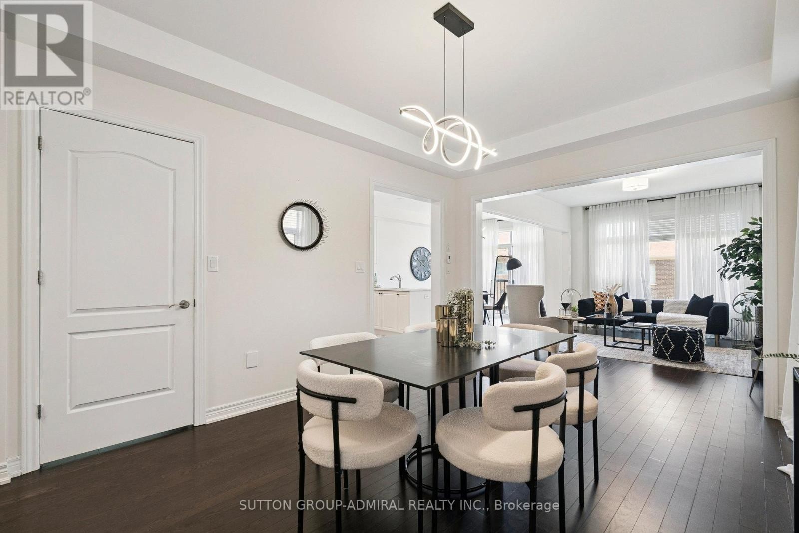 












15 JOHN SMITH STREET

,
East Gwillimbury (Holland Landing),




Ontario
L9N0S7

