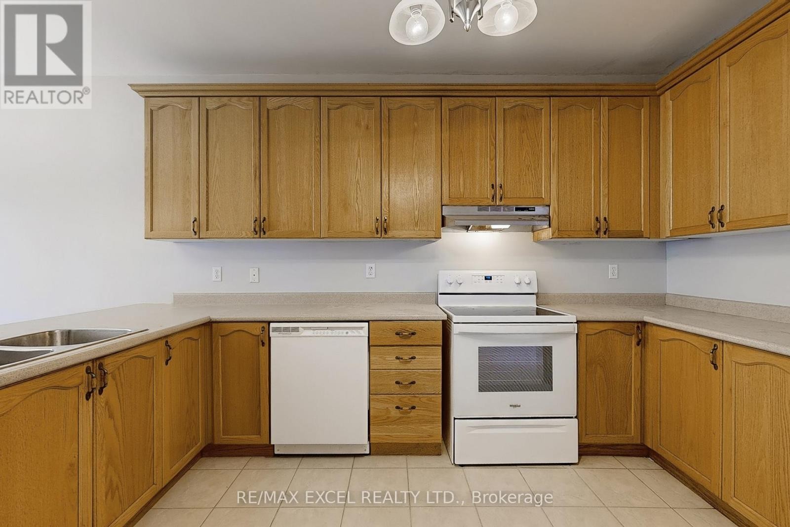 












38 AYHART STREET

,
Markham (Wismer),




Ontario
L6E1H4

