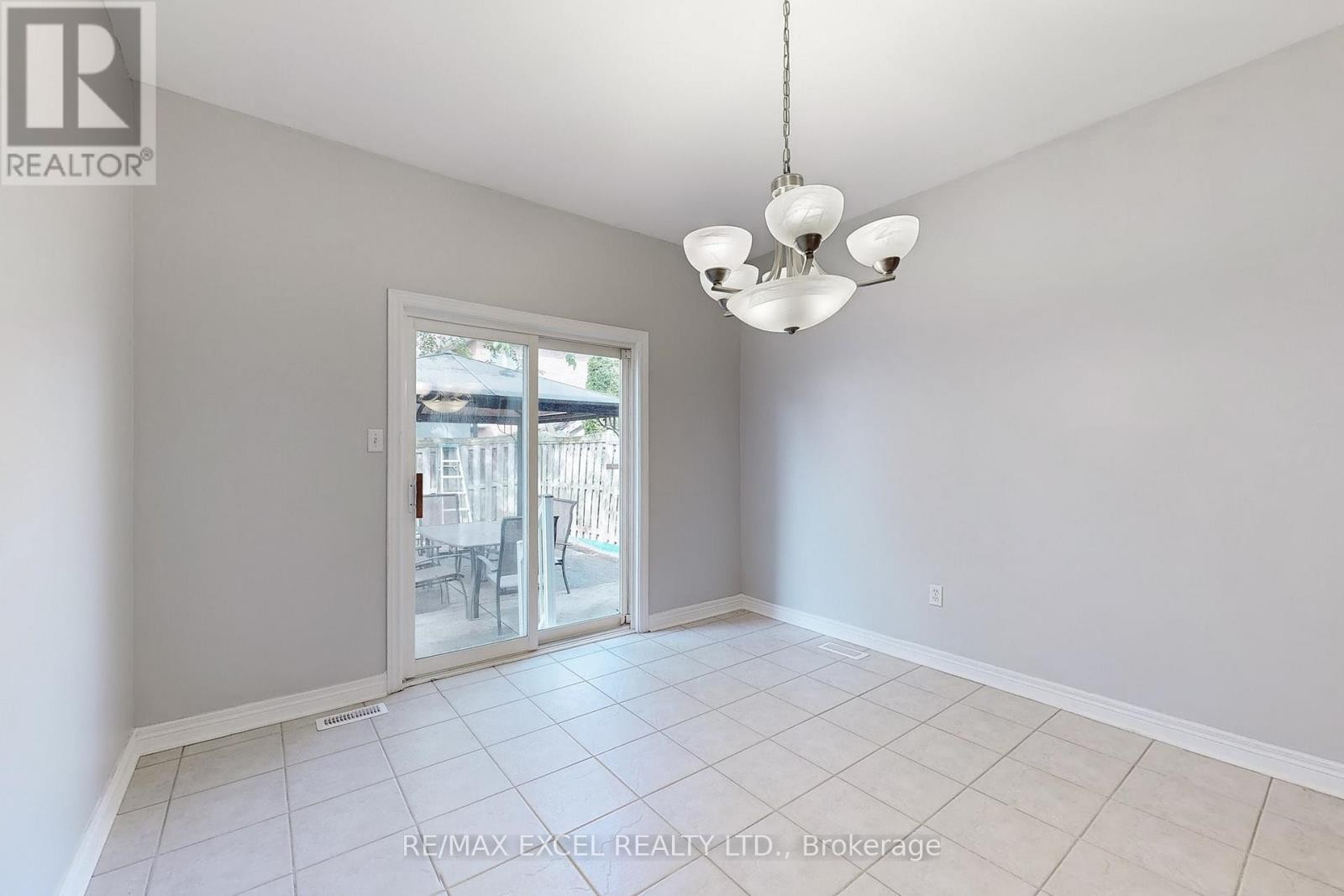 












38 AYHART STREET

,
Markham (Wismer),




Ontario
L6E1H4

