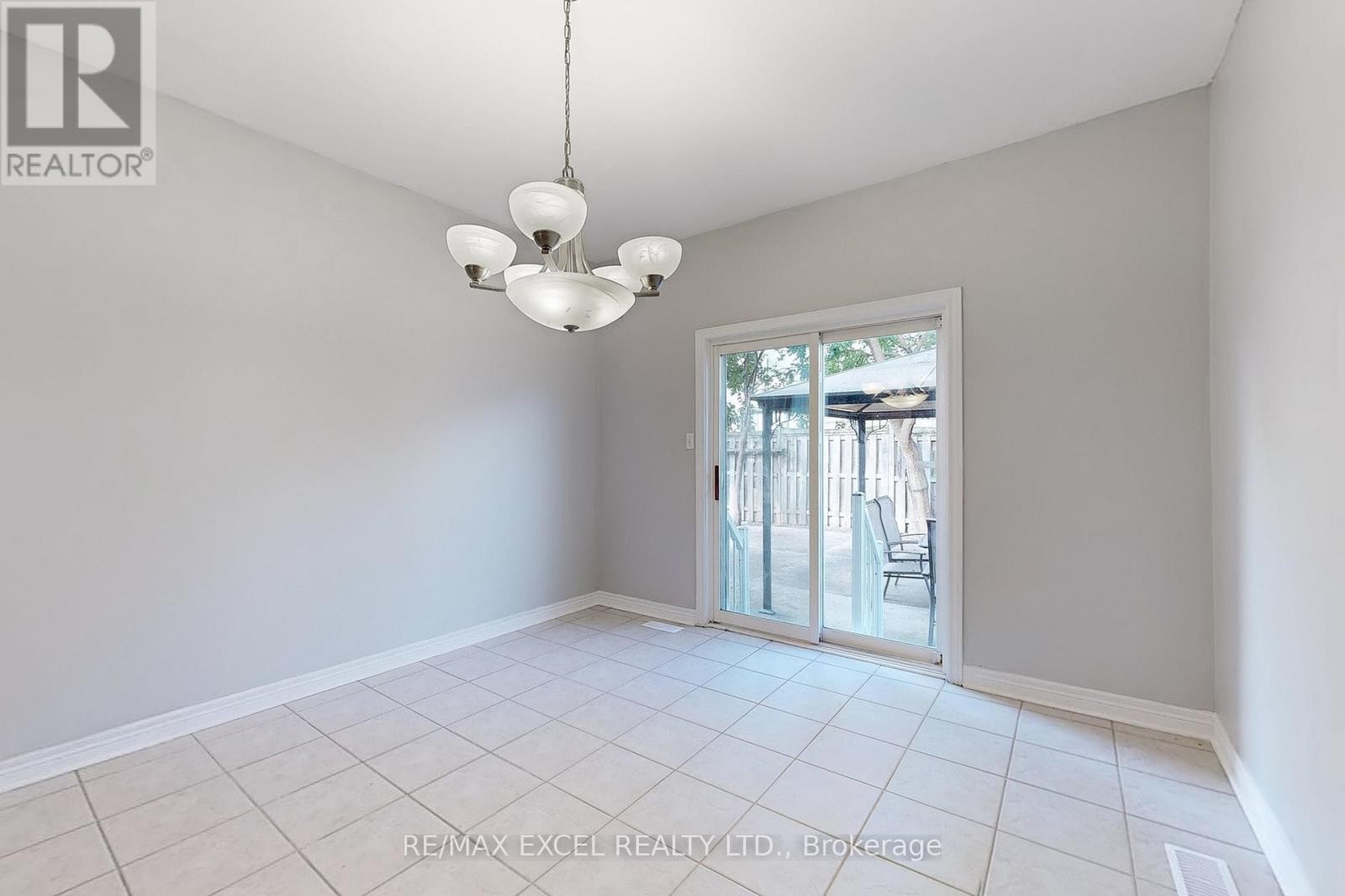 












38 AYHART STREET

,
Markham (Wismer),




Ontario
L6E1H4

