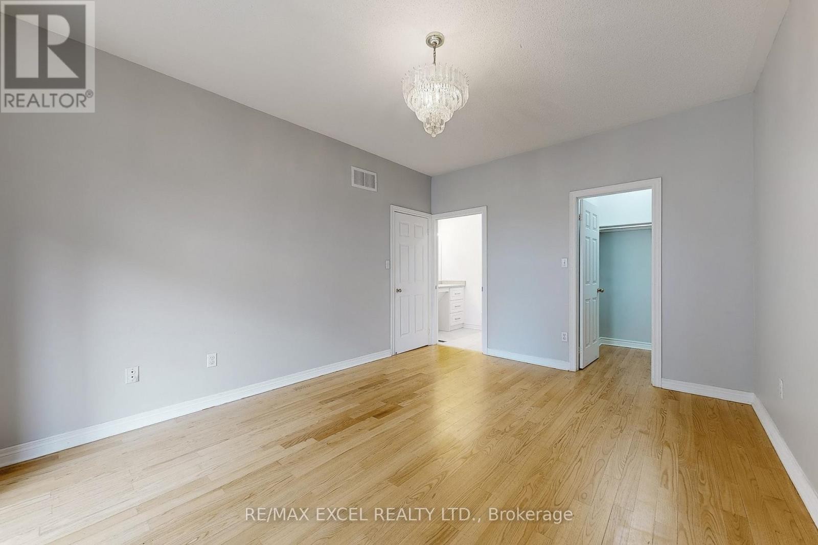 












38 AYHART STREET

,
Markham (Wismer),




Ontario
L6E1H4

