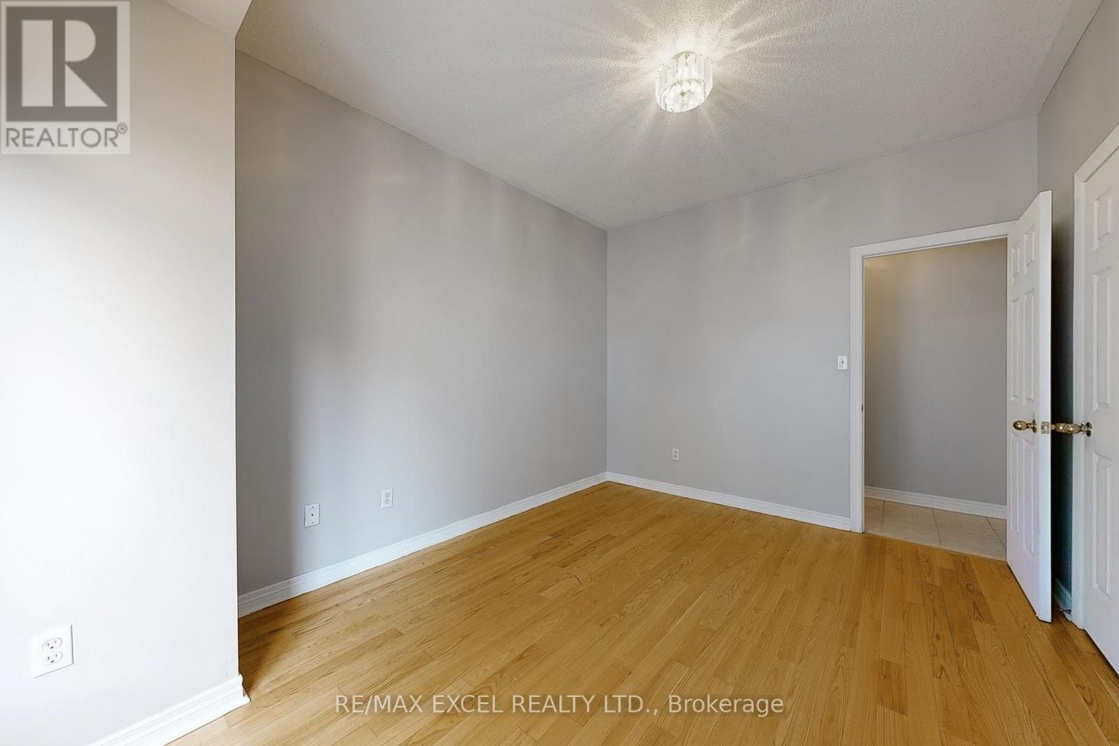 












38 AYHART STREET

,
Markham (Wismer),




Ontario
L6E1H4

