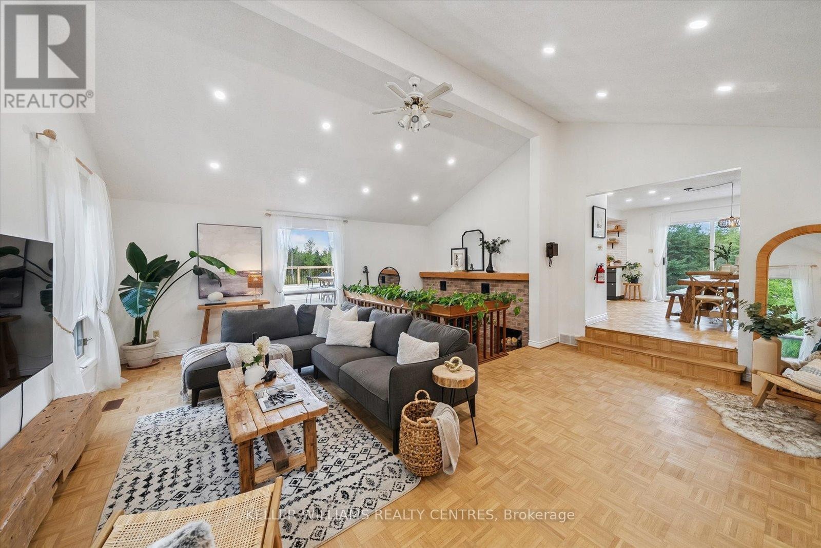 












25154 VALLEY VIEW DRIVE

,
Georgina (Sutton & Jackson's Point),




Ontario
L0E1R0

