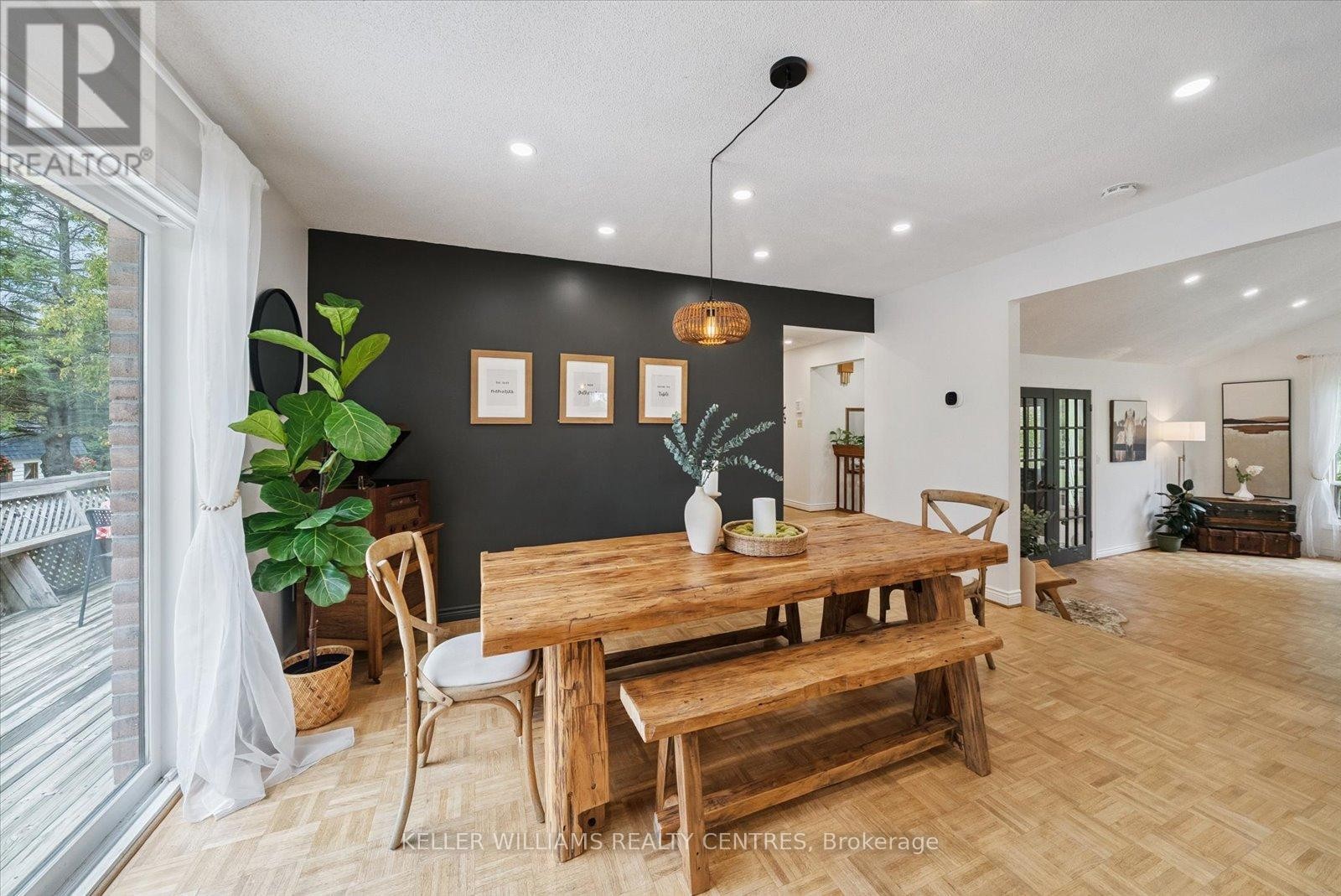 












25154 VALLEY VIEW DRIVE

,
Georgina (Sutton & Jackson's Point),




Ontario
L0E1R0

