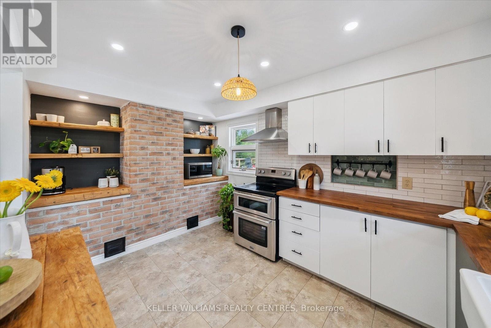 












25154 VALLEY VIEW DRIVE

,
Georgina (Sutton & Jackson's Point),




Ontario
L0E1R0

