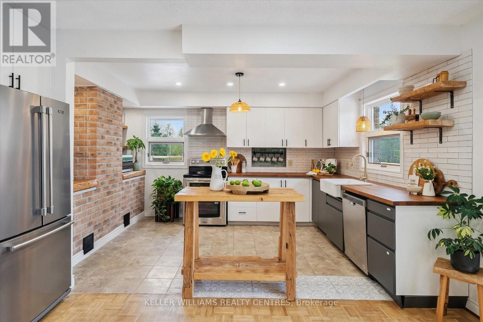 












25154 VALLEY VIEW DRIVE

,
Georgina (Sutton & Jackson's Point),




Ontario
L0E1R0

