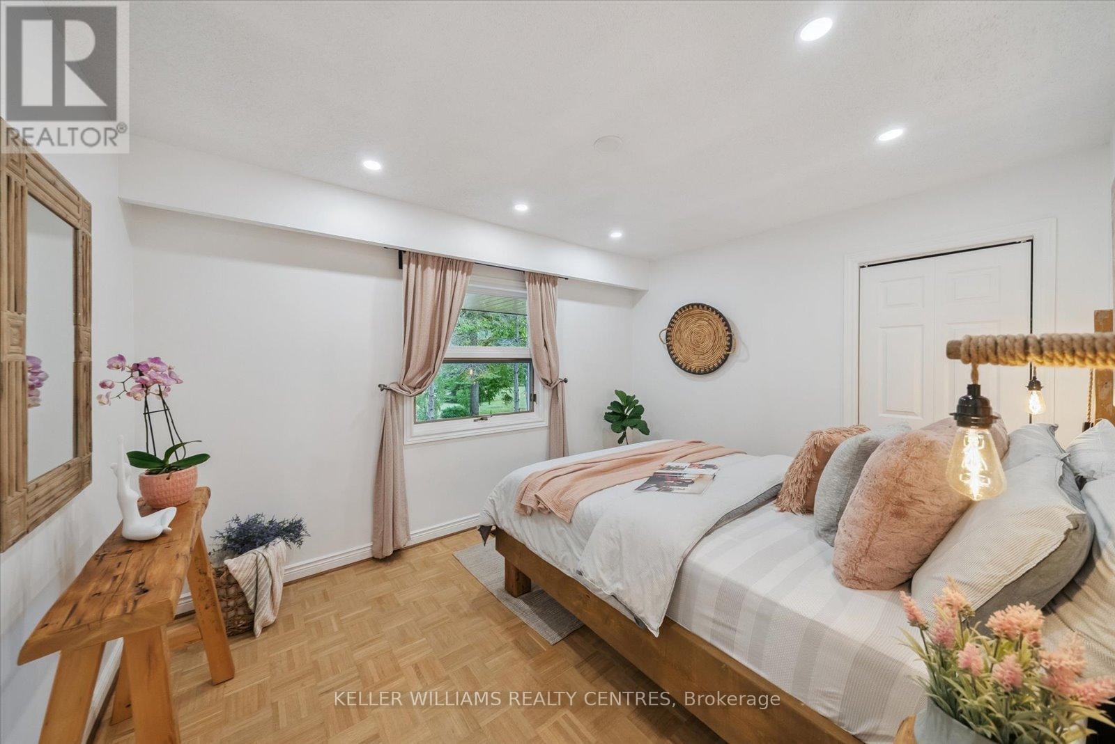 












25154 VALLEY VIEW DRIVE

,
Georgina (Sutton & Jackson's Point),




Ontario
L0E1R0

