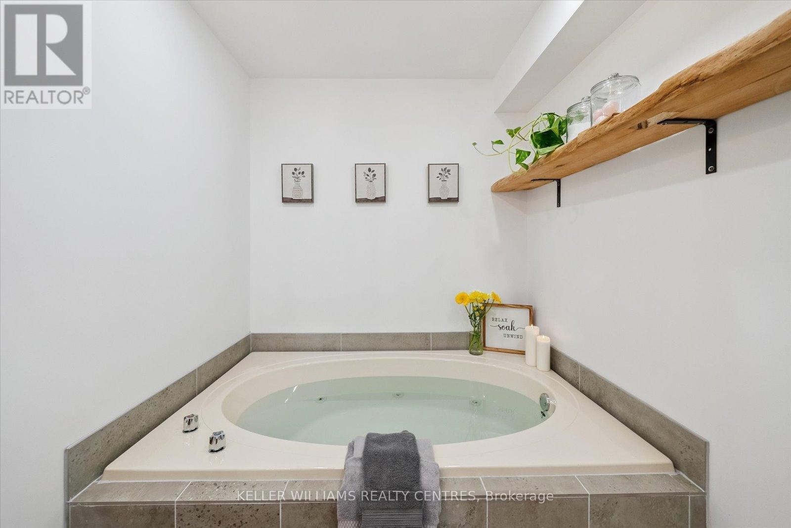 












25154 VALLEY VIEW DRIVE

,
Georgina (Sutton & Jackson's Point),




Ontario
L0E1R0

