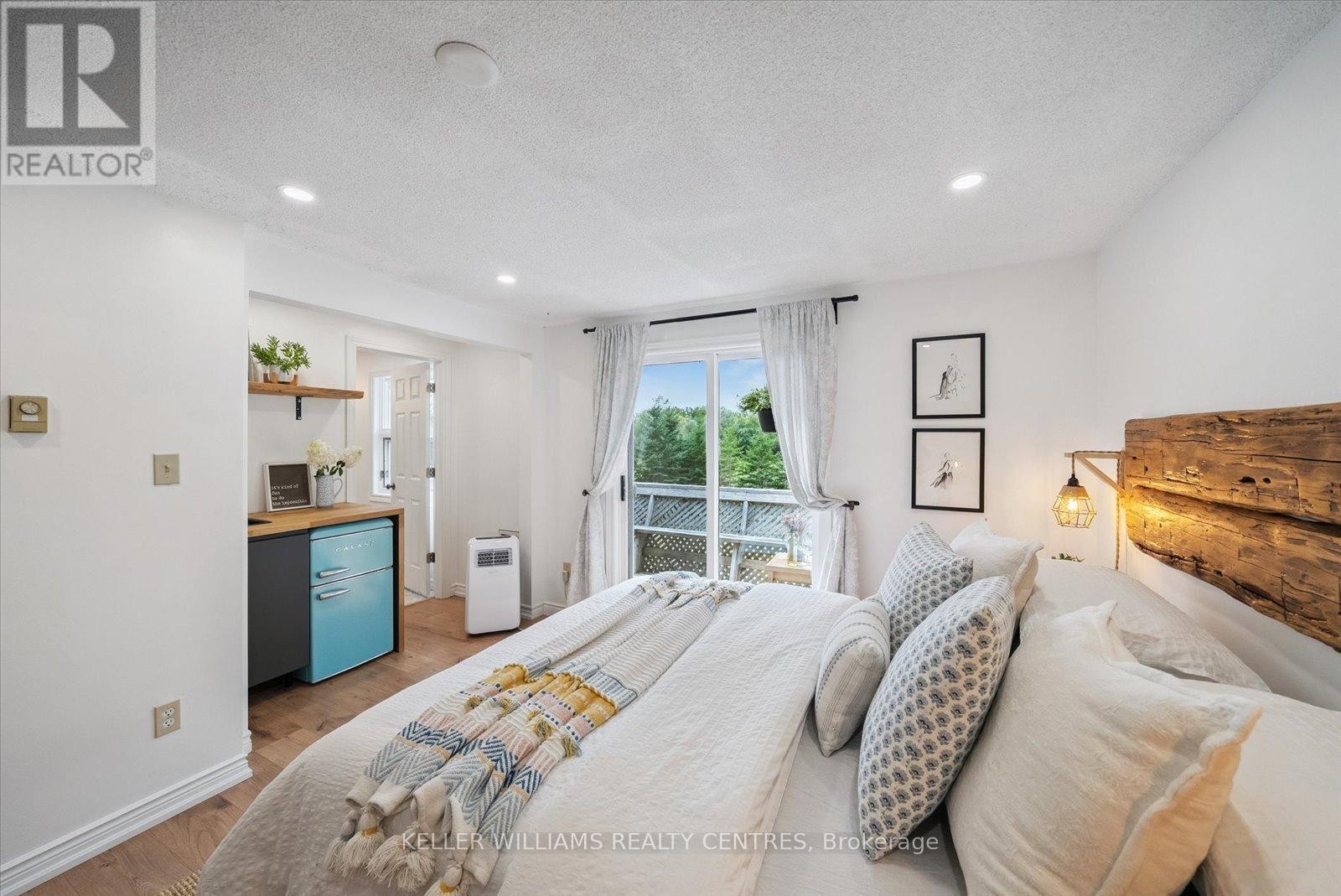 












25154 VALLEY VIEW DRIVE

,
Georgina (Sutton & Jackson's Point),




Ontario
L0E1R0

