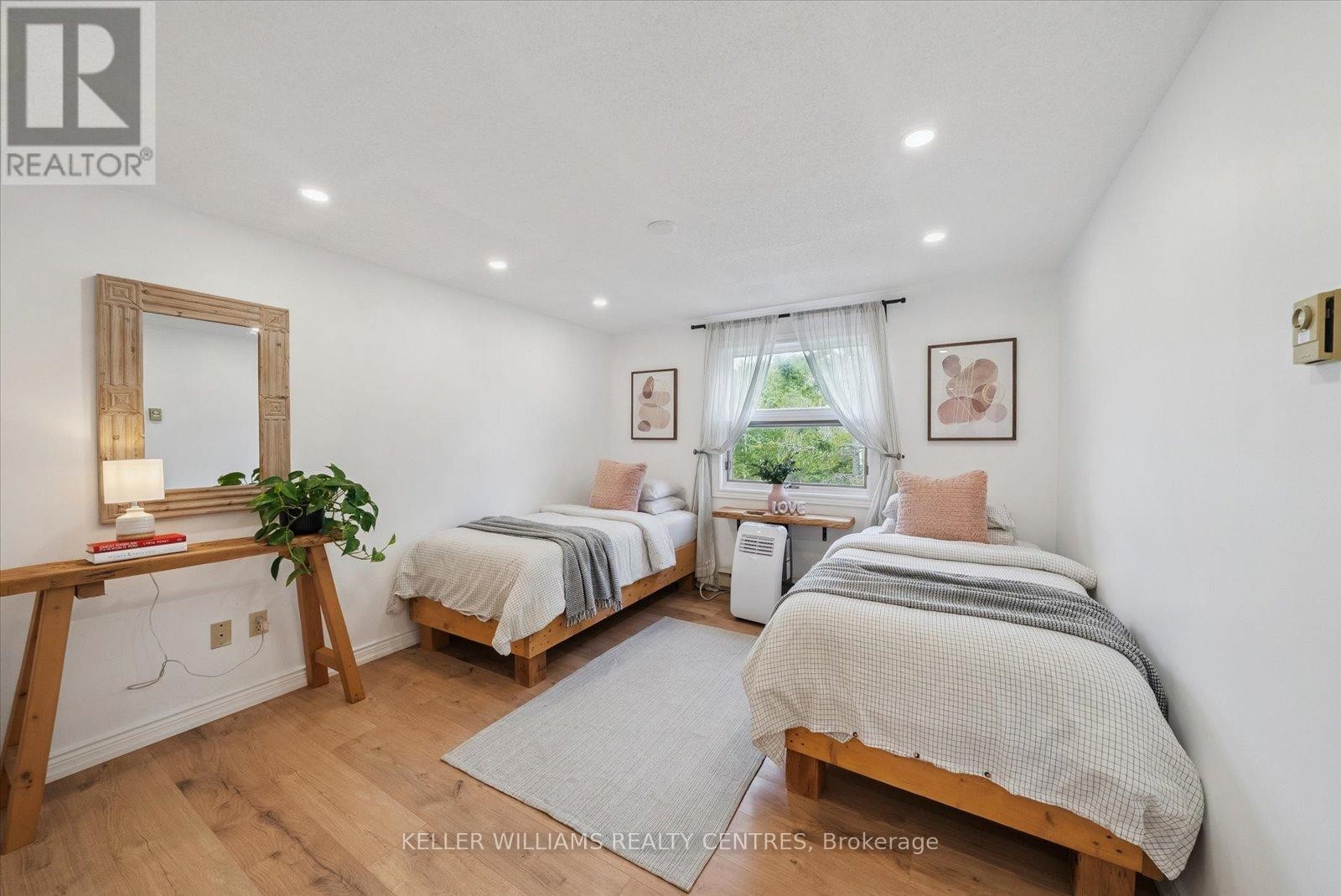 












25154 VALLEY VIEW DRIVE

,
Georgina (Sutton & Jackson's Point),




Ontario
L0E1R0

