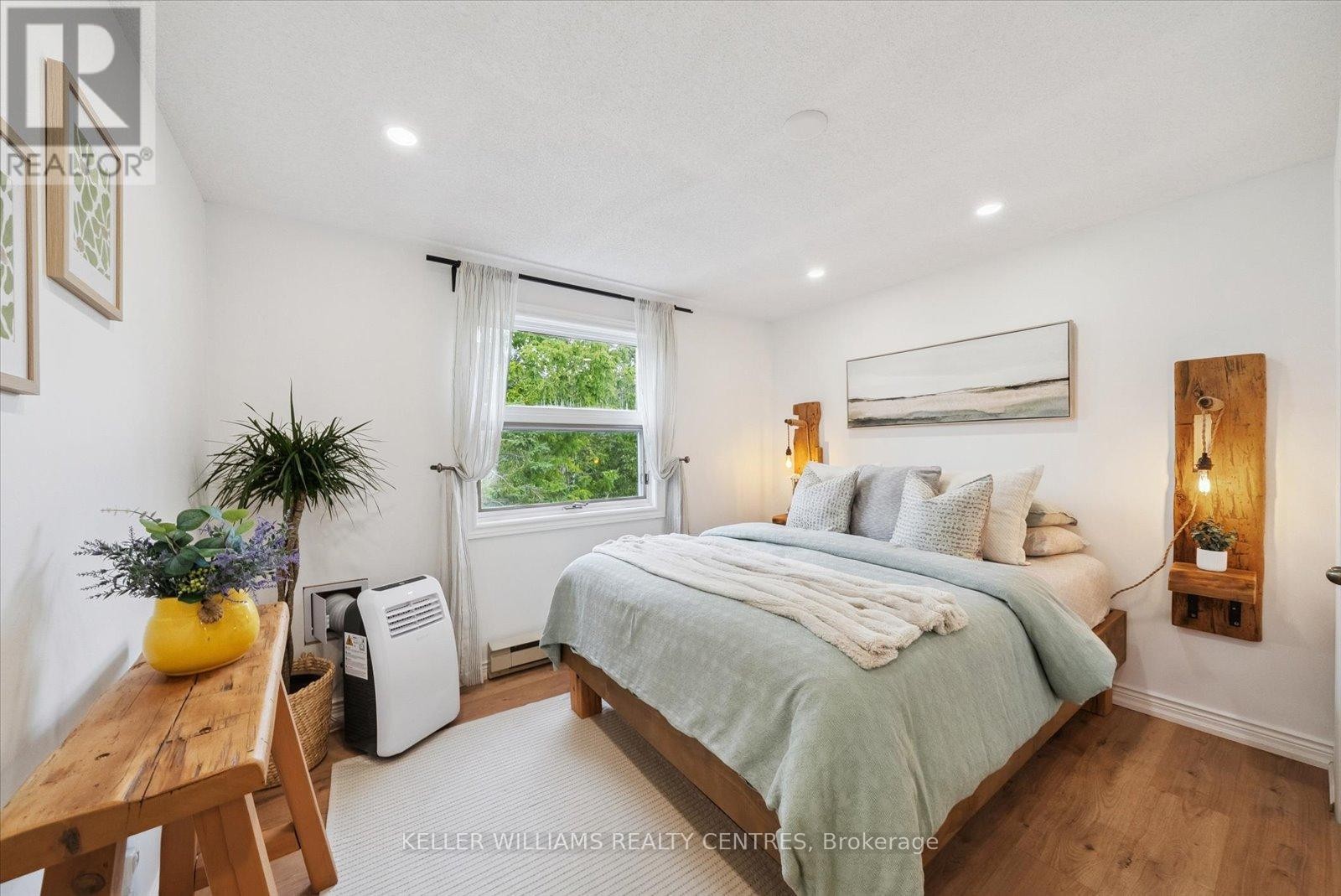 












25154 VALLEY VIEW DRIVE

,
Georgina (Sutton & Jackson's Point),




Ontario
L0E1R0

