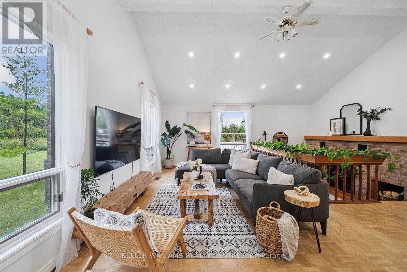 












25154 VALLEY VIEW DRIVE

,
Georgina (Sutton & Jackson's Point),




Ontario
L0E1R0

