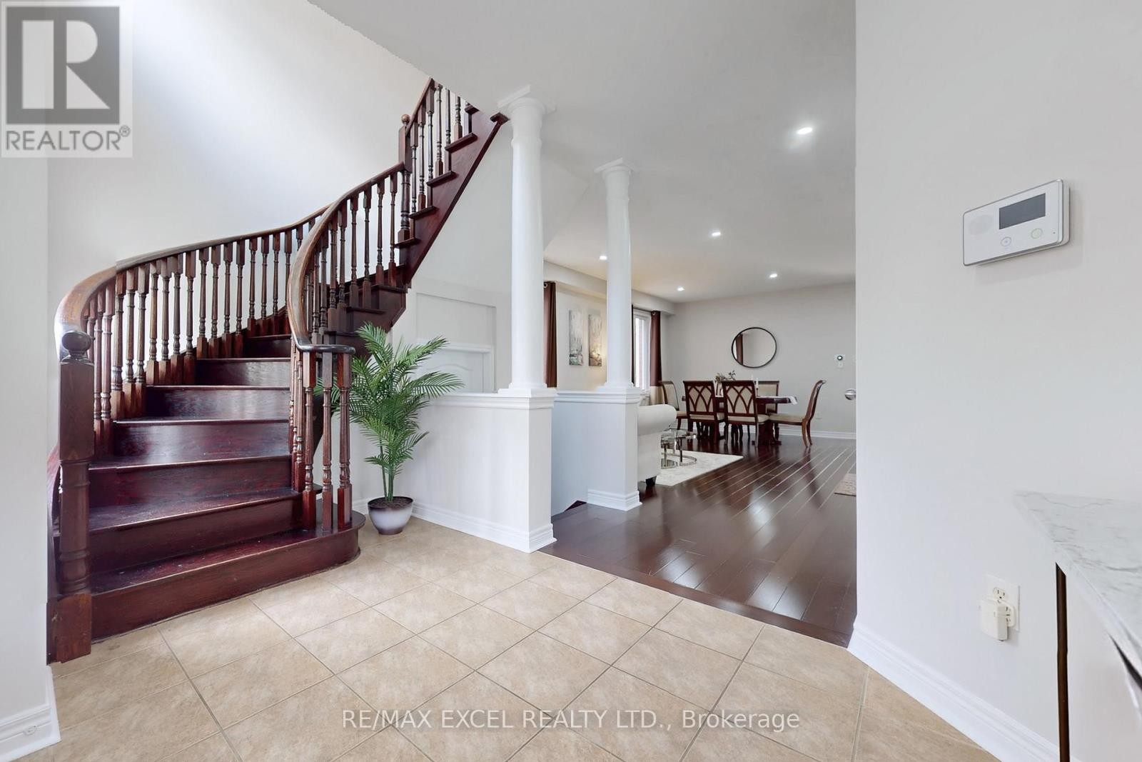 












25 LUNDY DRIVE

,
Markham (Box Grove),




Ontario
L6B0G1

