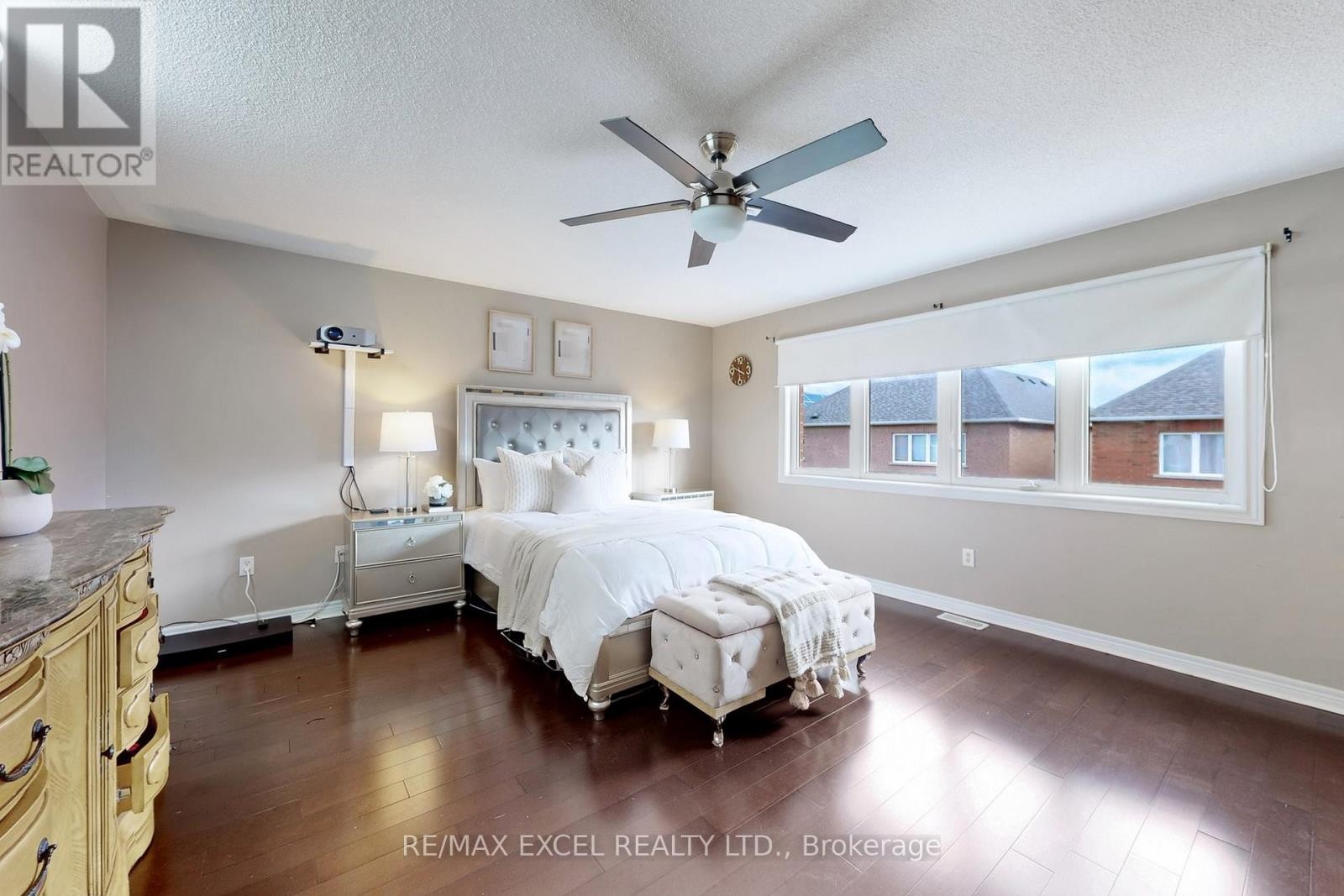 












25 LUNDY DRIVE

,
Markham (Box Grove),




Ontario
L6B0G1

