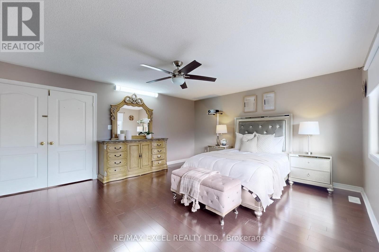 












25 LUNDY DRIVE

,
Markham (Box Grove),




Ontario
L6B0G1

