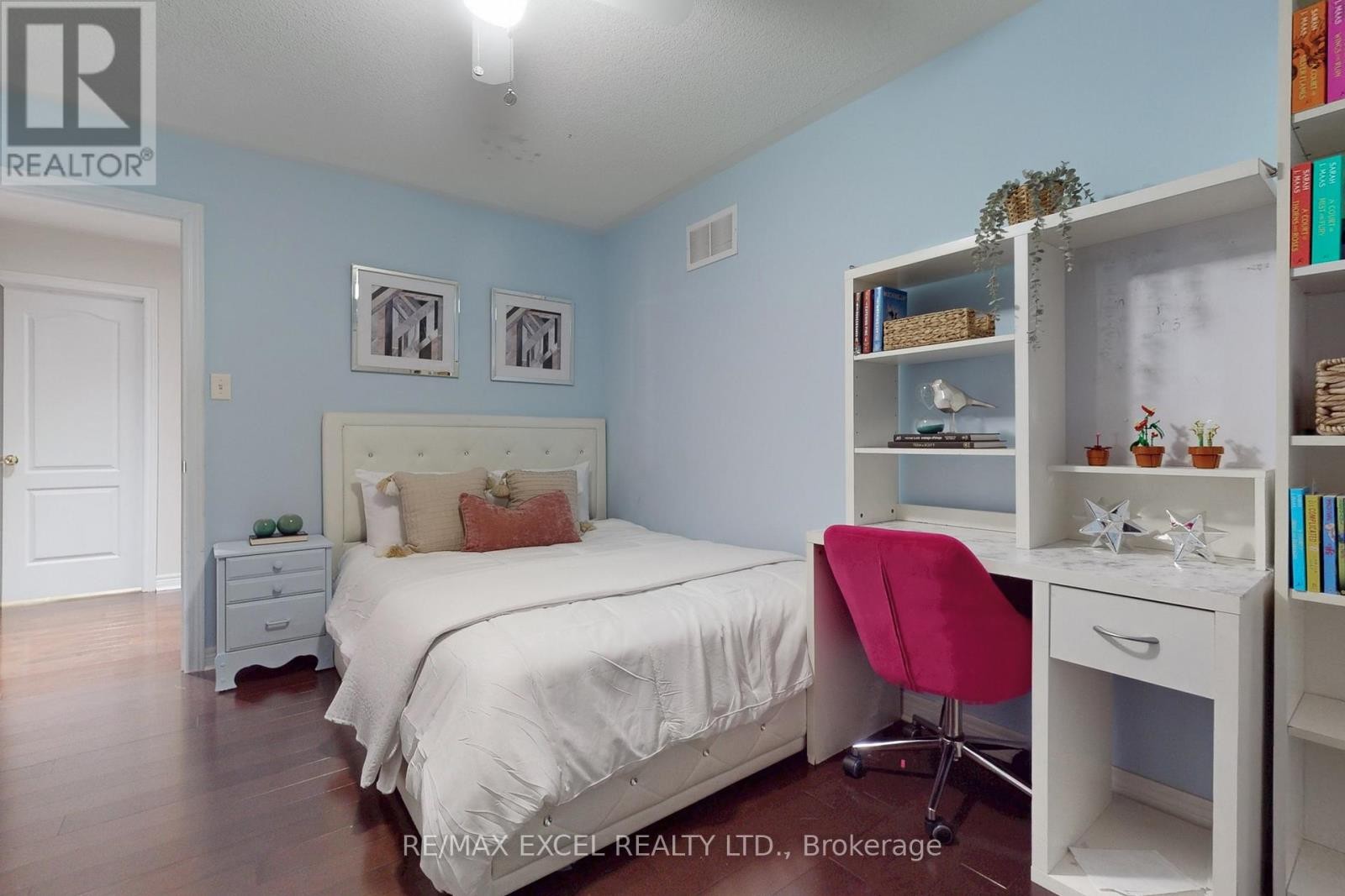 












25 LUNDY DRIVE

,
Markham (Box Grove),




Ontario
L6B0G1

