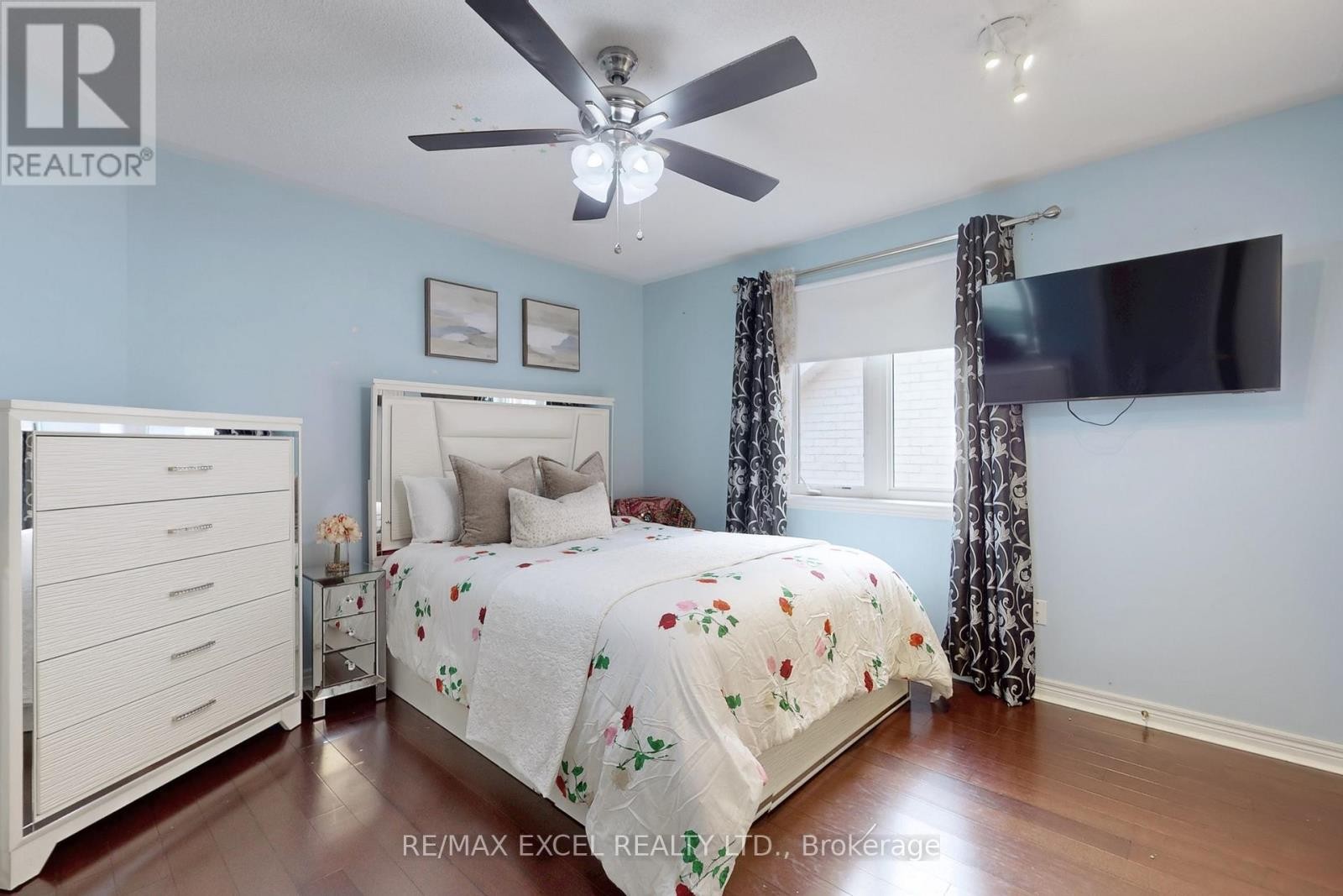 












25 LUNDY DRIVE

,
Markham (Box Grove),




Ontario
L6B0G1

