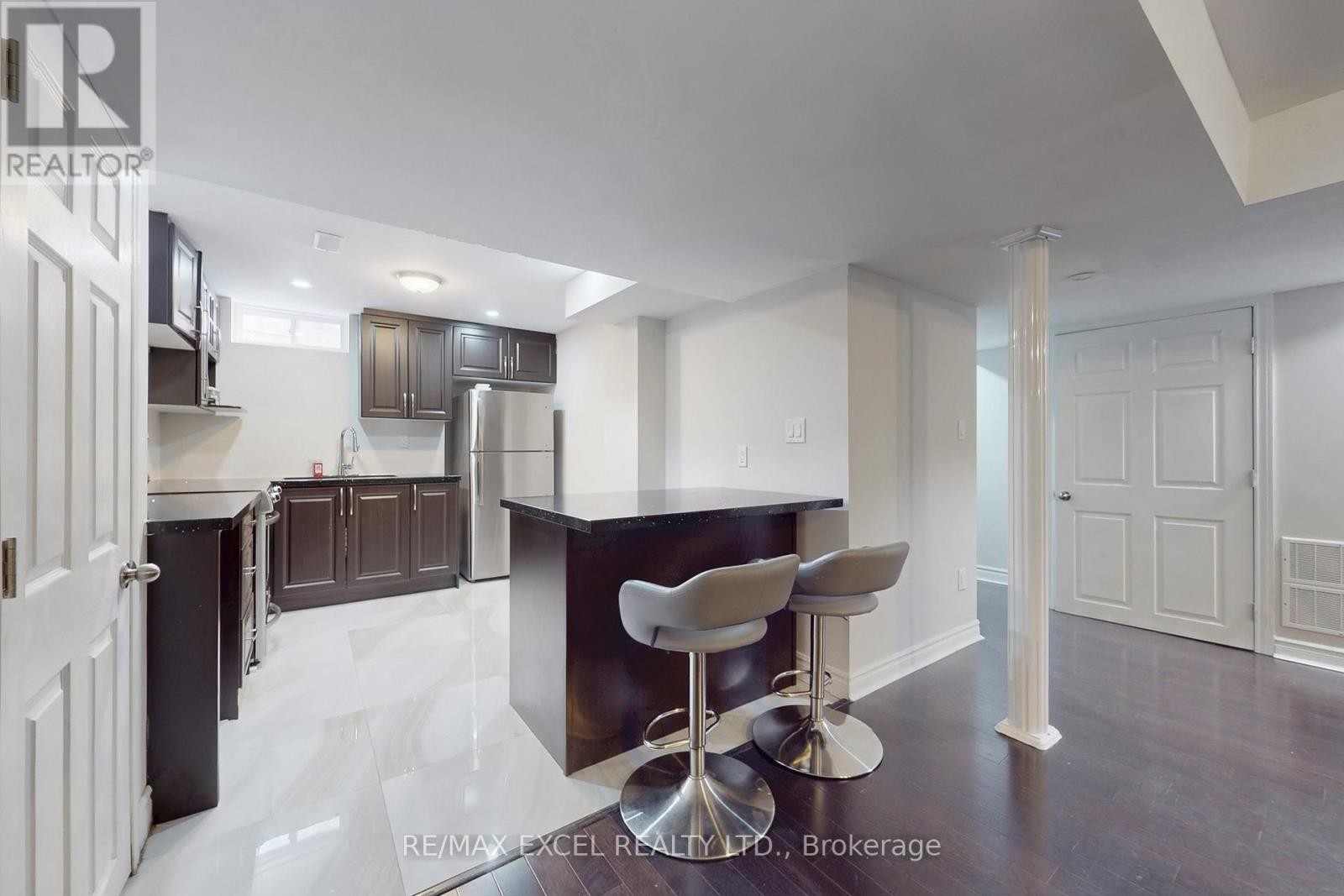 












25 LUNDY DRIVE

,
Markham (Box Grove),




Ontario
L6B0G1


