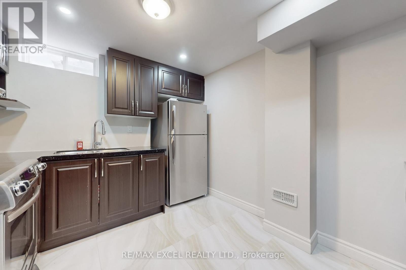 












25 LUNDY DRIVE

,
Markham (Box Grove),




Ontario
L6B0G1

