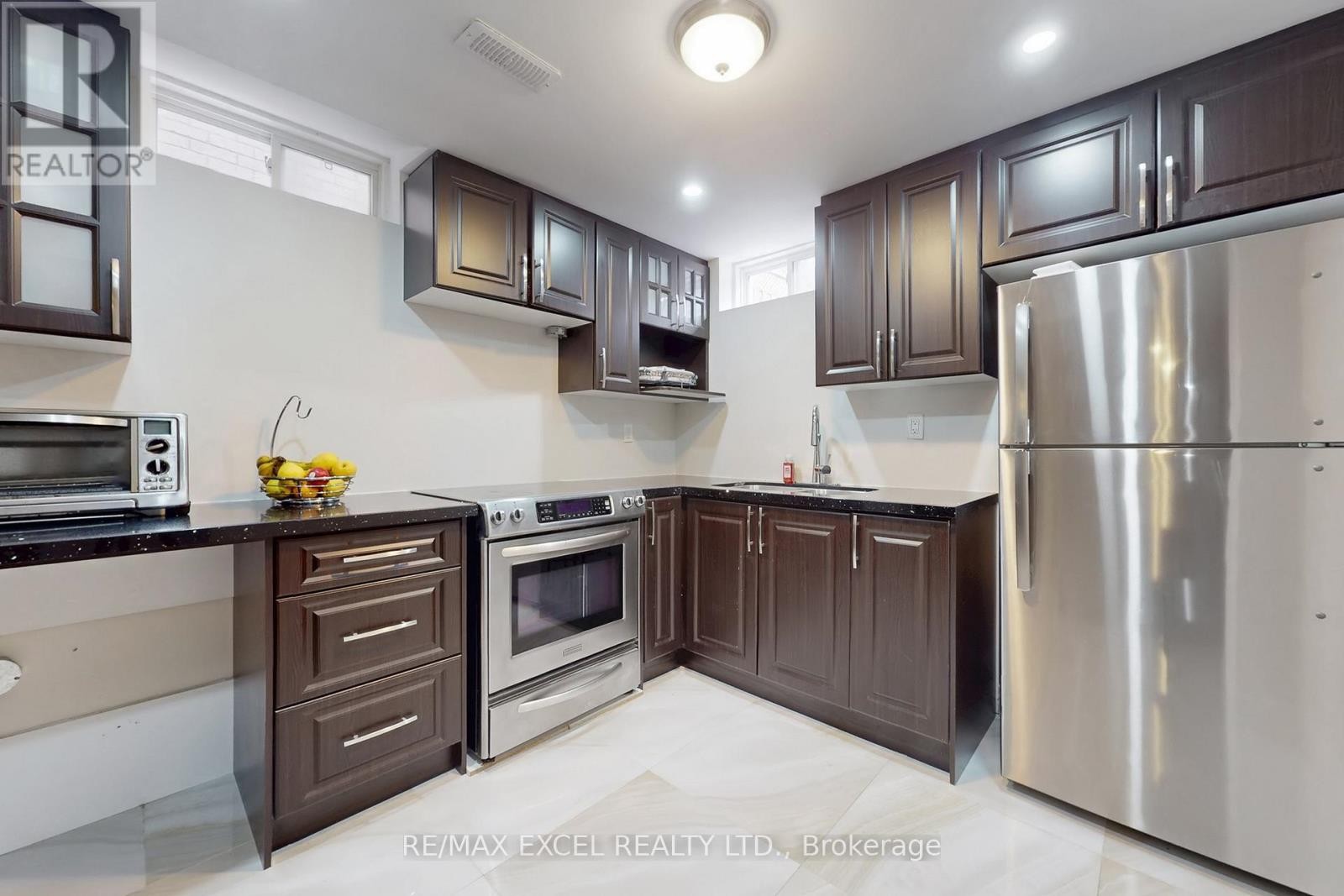 












25 LUNDY DRIVE

,
Markham (Box Grove),




Ontario
L6B0G1

