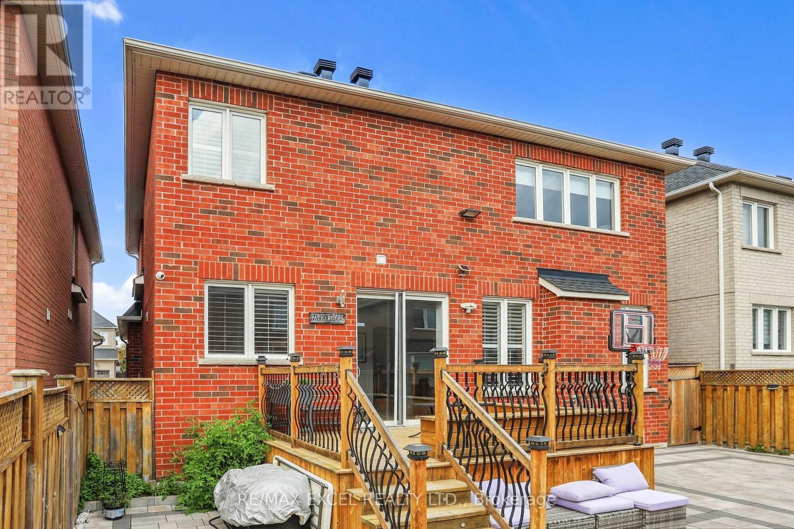 












25 LUNDY DRIVE

,
Markham (Box Grove),




Ontario
L6B0G1

