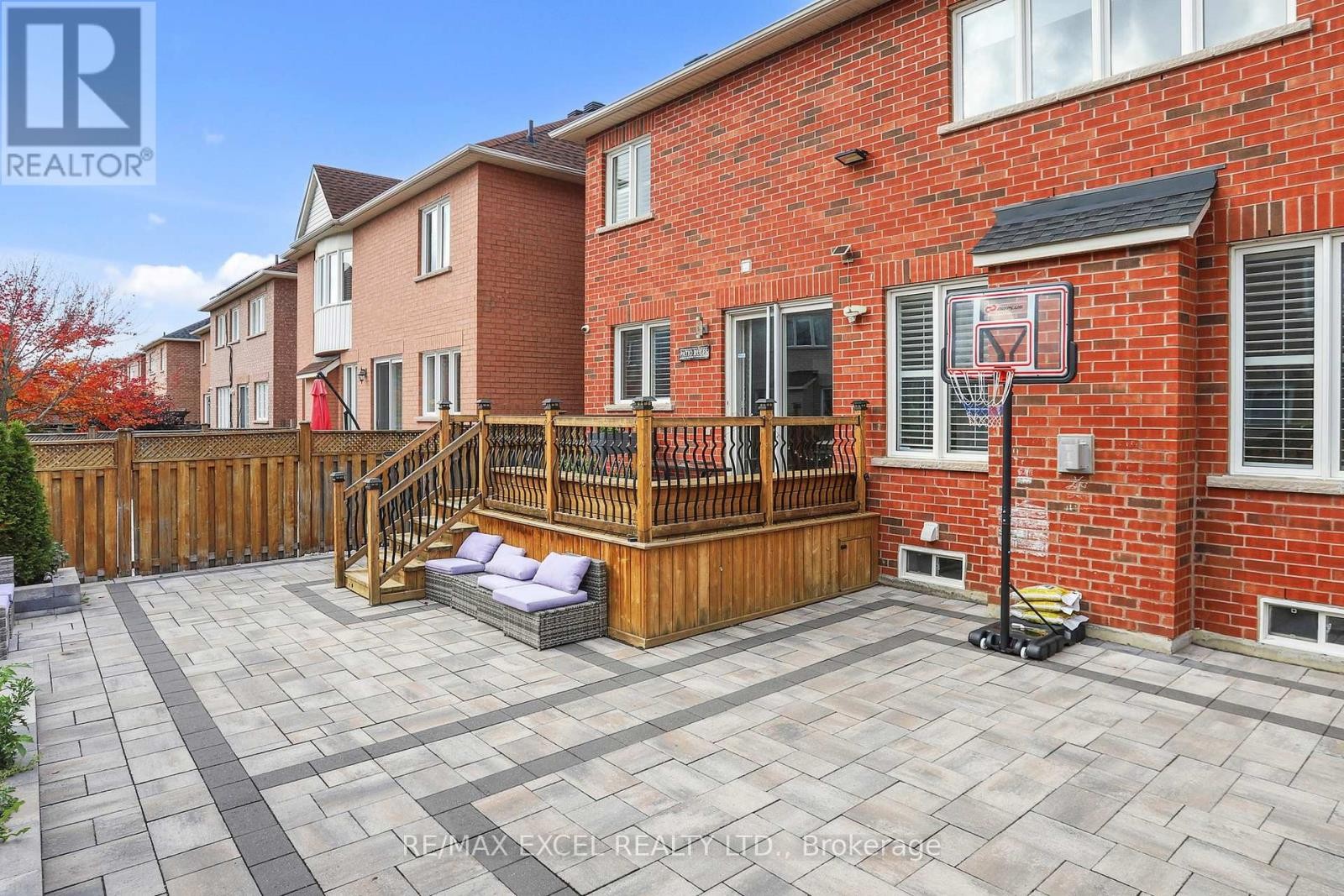 












25 LUNDY DRIVE

,
Markham (Box Grove),




Ontario
L6B0G1

