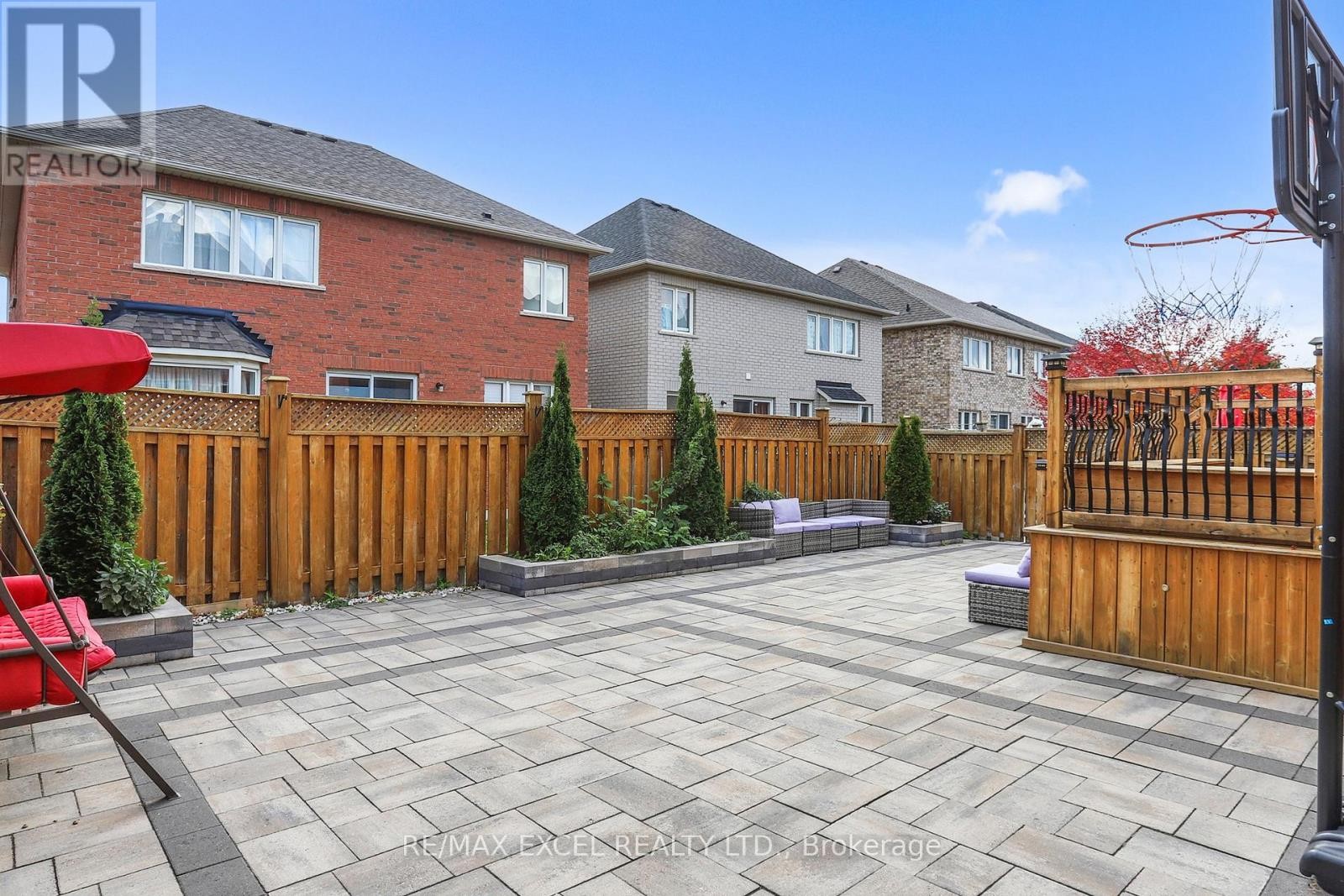 












25 LUNDY DRIVE

,
Markham (Box Grove),




Ontario
L6B0G1

