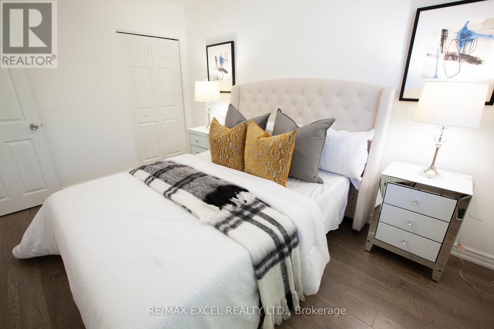 












33 ALANADALE AVENUE

,
Markham (Bullock),




Ontario
L3P1S4

