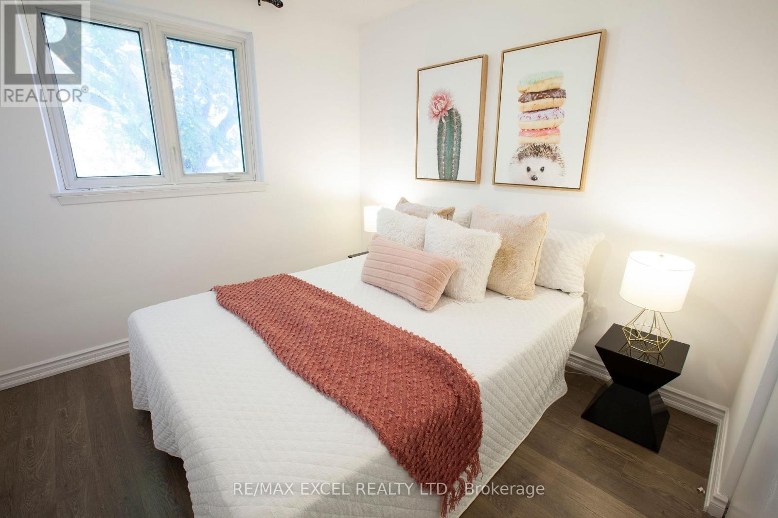 












33 ALANADALE AVENUE

,
Markham (Bullock),




Ontario
L3P1S4

