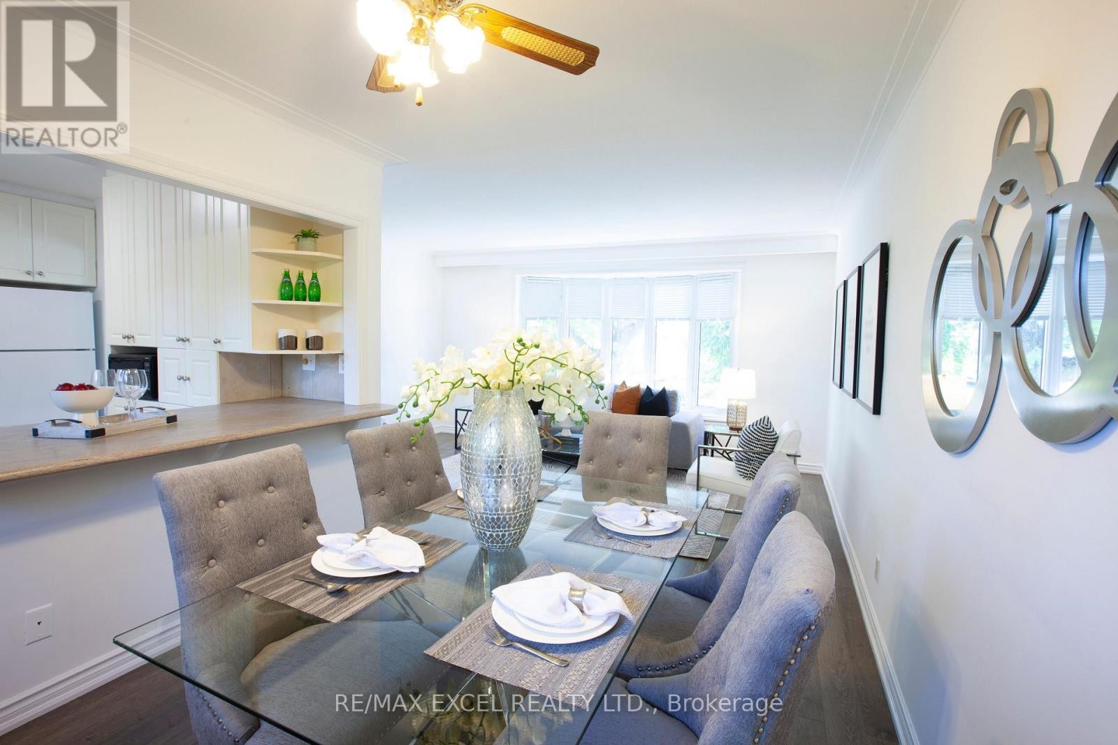 












33 ALANADALE AVENUE

,
Markham (Bullock),




Ontario
L3P1S4

