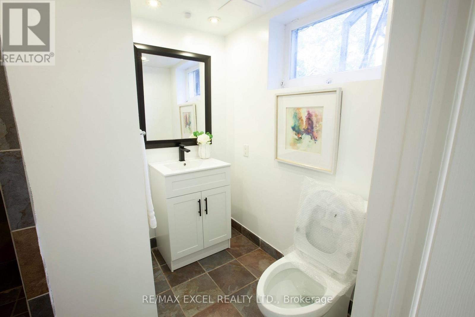 












33 ALANADALE AVENUE

,
Markham (Bullock),




Ontario
L3P1S4

