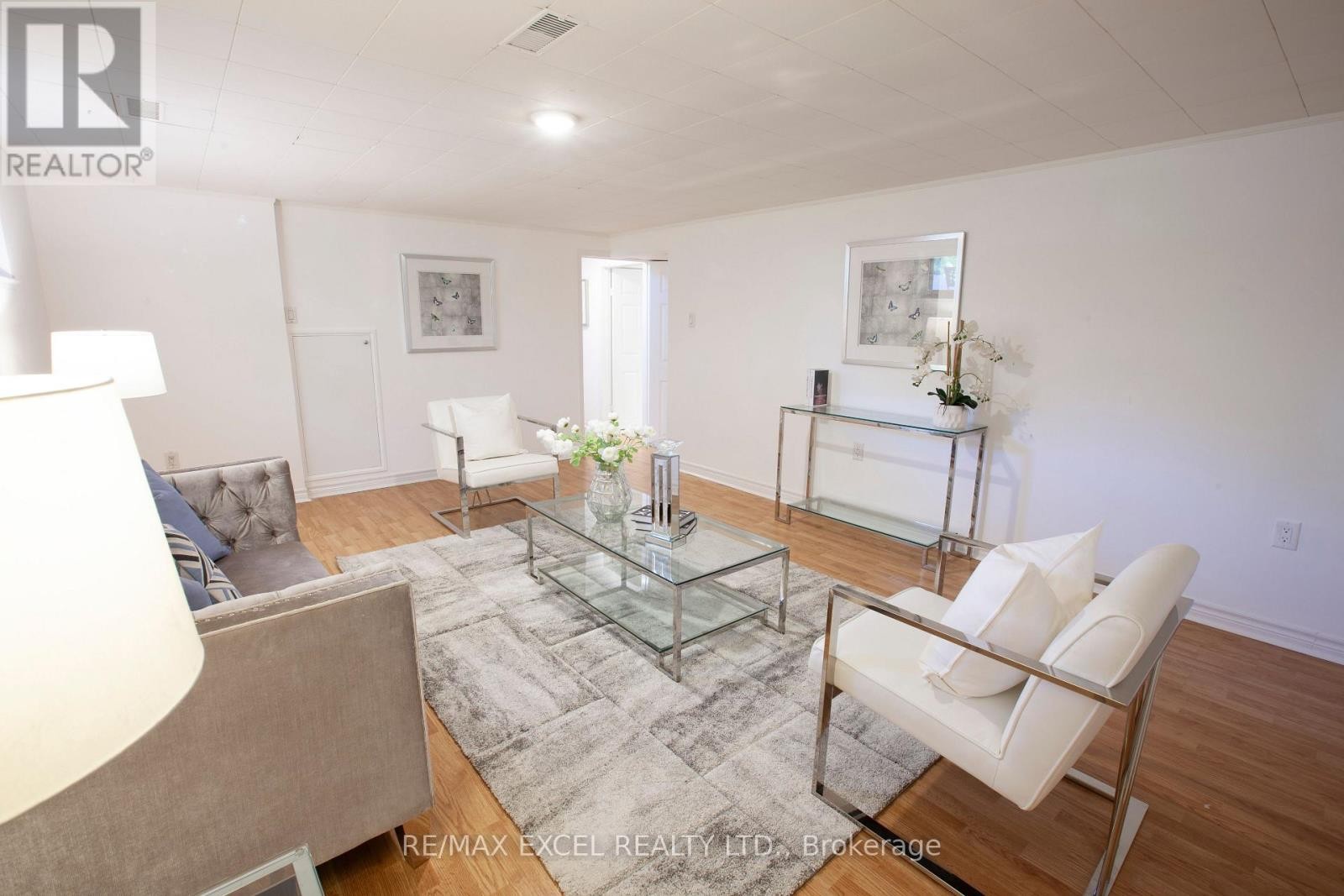 












33 ALANADALE AVENUE

,
Markham (Bullock),




Ontario
L3P1S4

