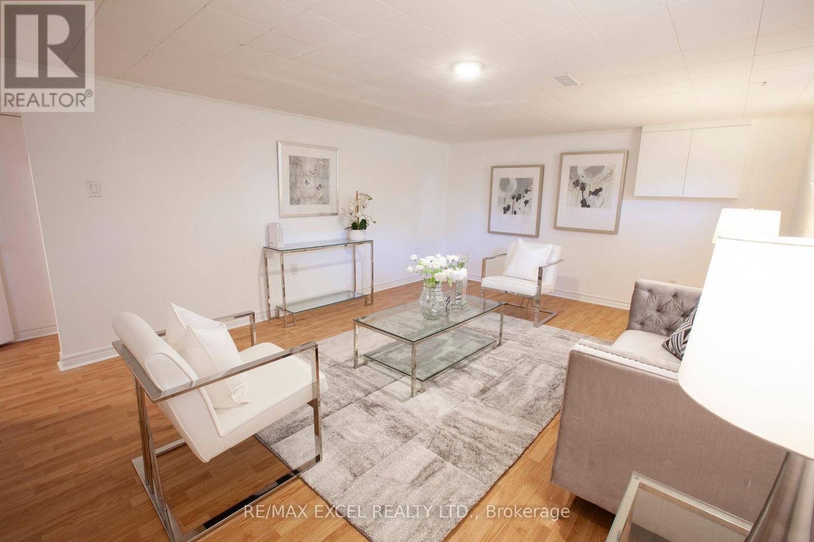 












33 ALANADALE AVENUE

,
Markham (Bullock),




Ontario
L3P1S4

