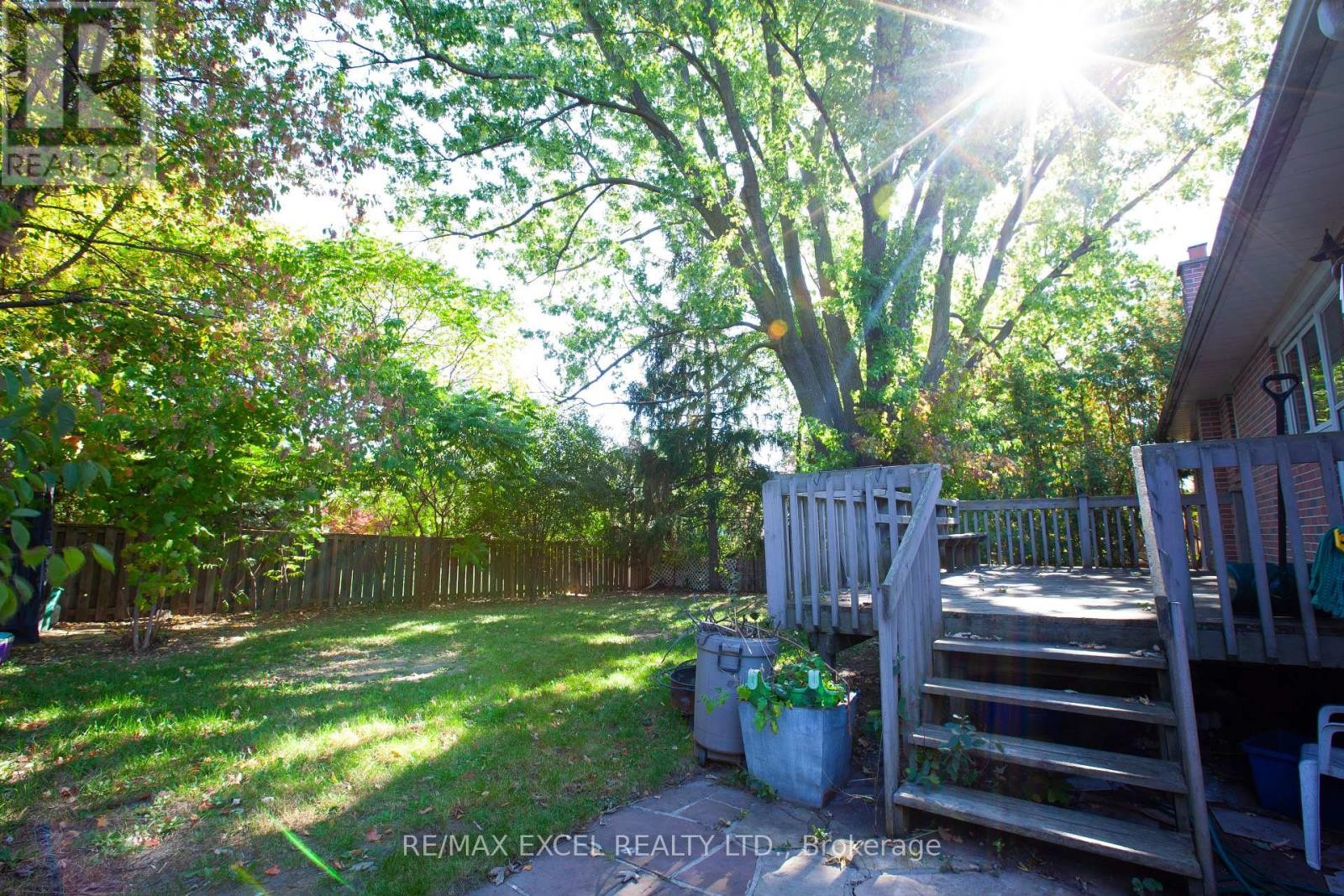 












33 ALANADALE AVENUE

,
Markham (Bullock),




Ontario
L3P1S4

